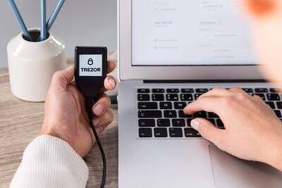 Trezor Model T – Hardware Wallet Con Touch Screen LCD Per Criptovalute, Supporta BTC, ETH E Oltre 1450 Token