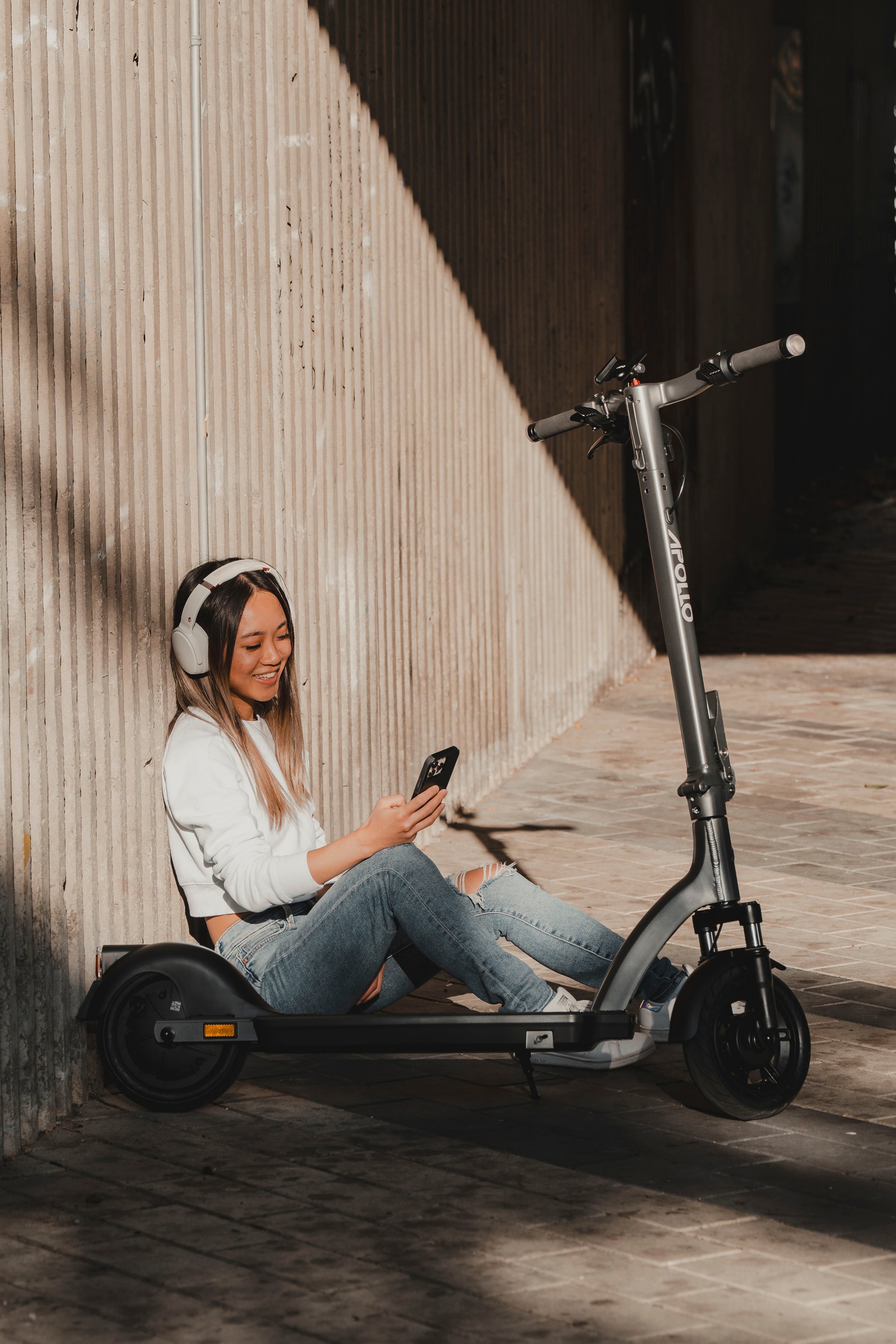 Apollo Air 2023 Foldable Electric Scooter w/43 mi Max Operating Range & 21  mph Max Speed Space Gray Air 2023 - Best Buy