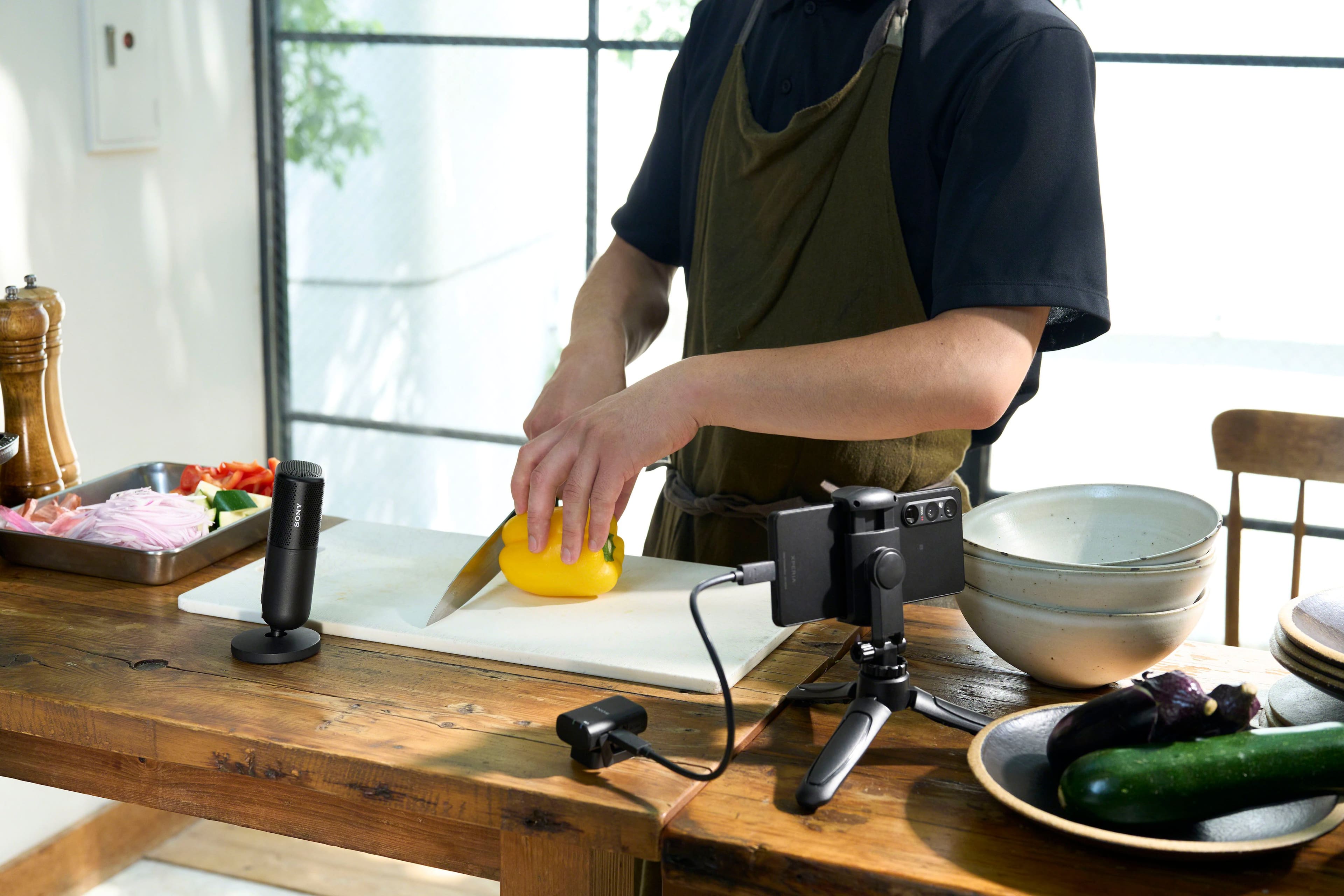 Alt View 27. Sony - Sony ECMS1 Wireless Omnidirectional Streaming Microphone - Black.