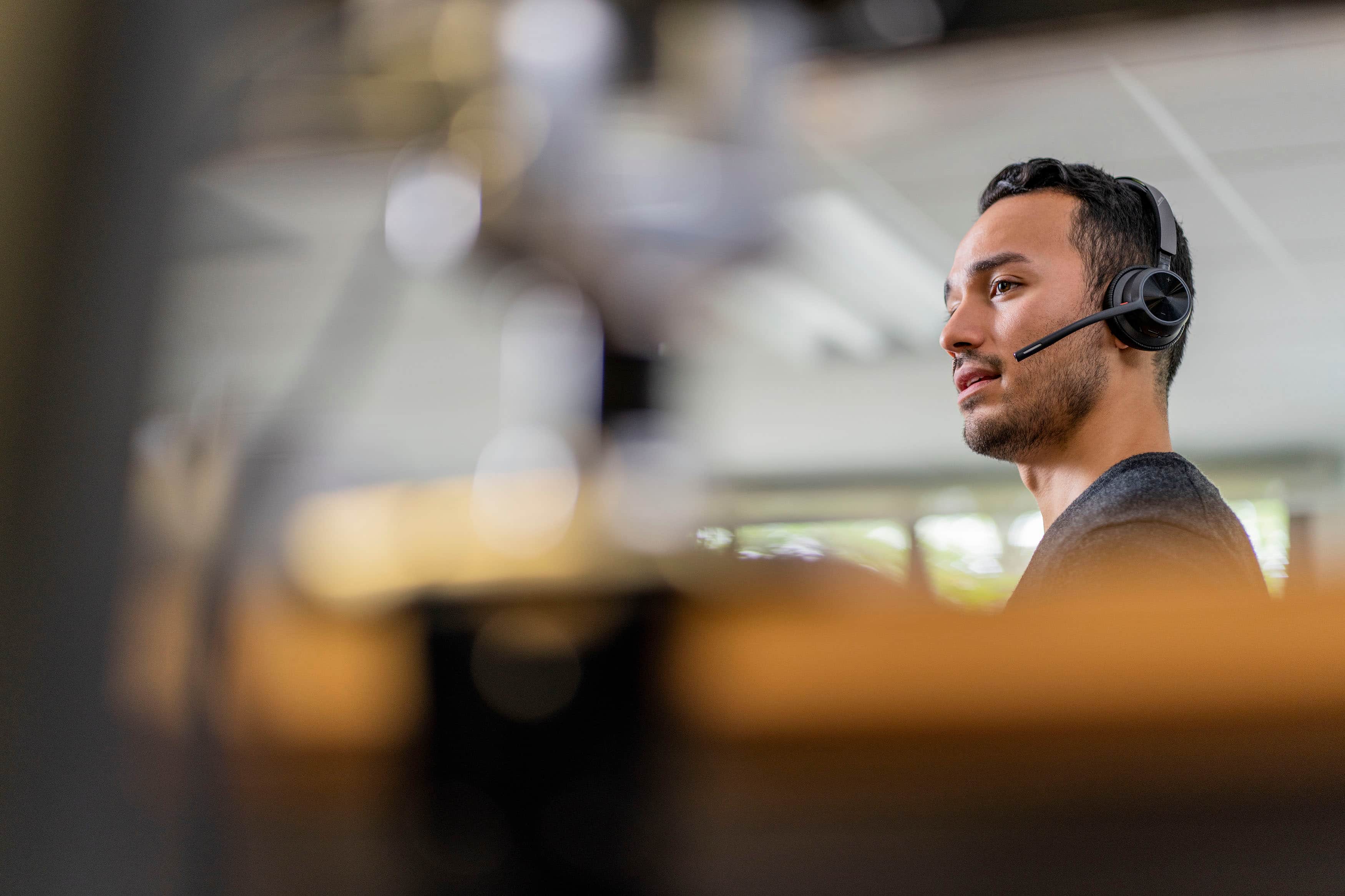 Alt View 17. Poly - Voyager 4310 Wireless Noise Cancelling Single Ear Headset with mic - Black.