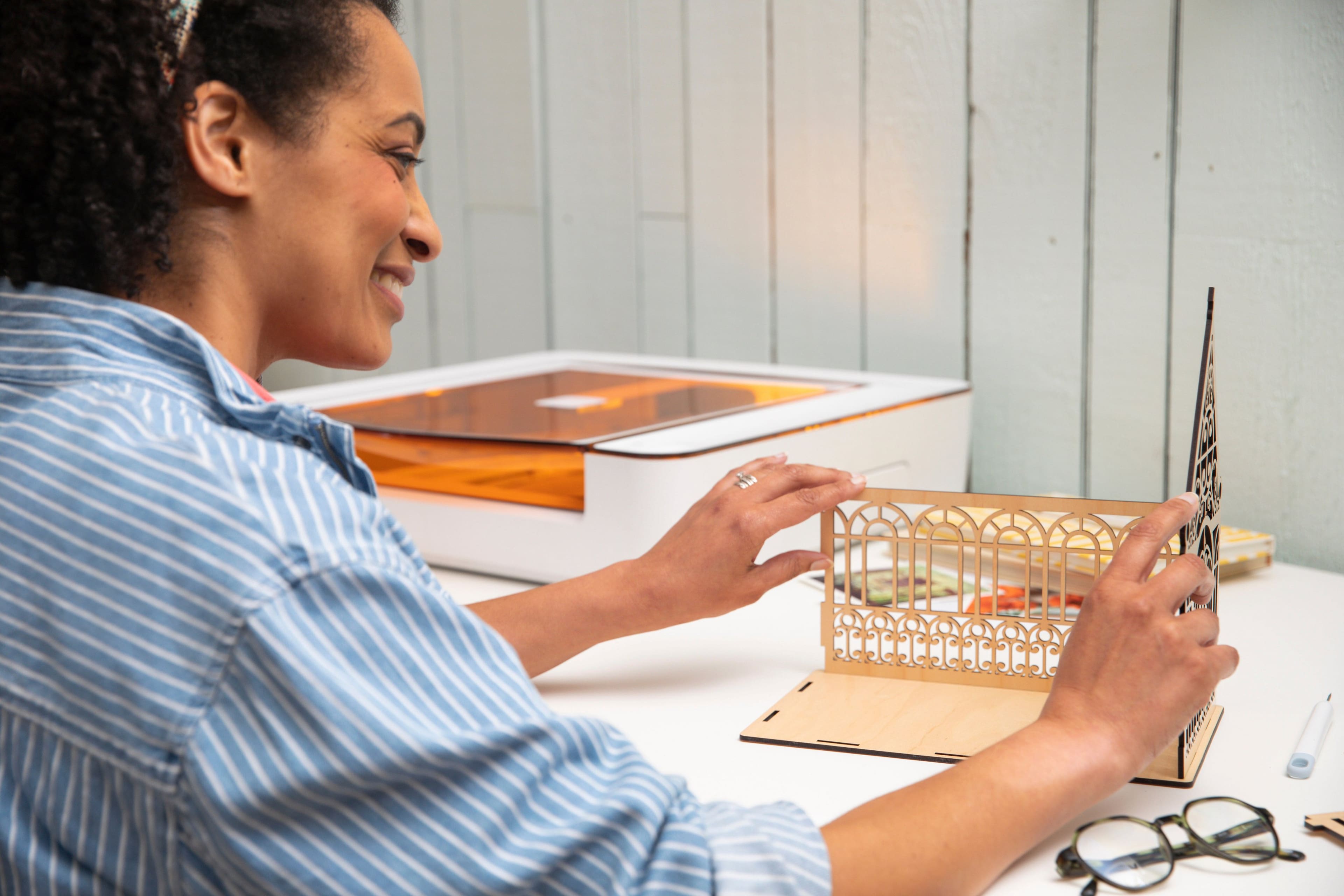 Alt View 18. Glowforge - Aura Laser 3D Printer - White.