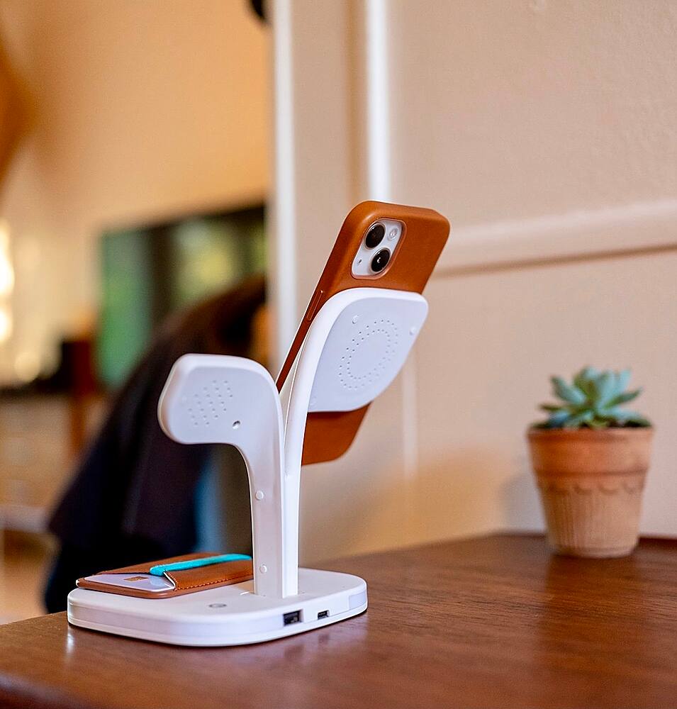 Alt View 11. Bluebonnet - Leather Case with MagSafe for Apple iPhone 14 - Saddle Tan.