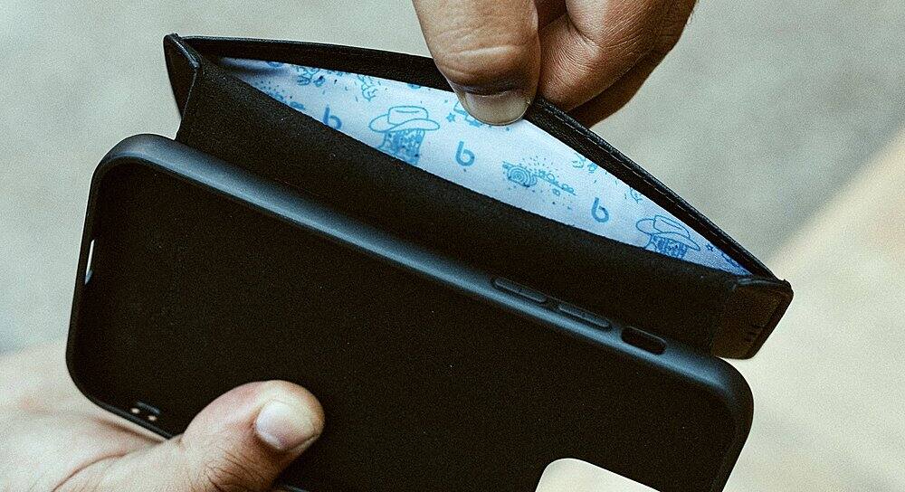 Alt View 3. Bluebonnet - Leather Folio Case with MagSafe for Apple iPhone 15 Pro - Black.