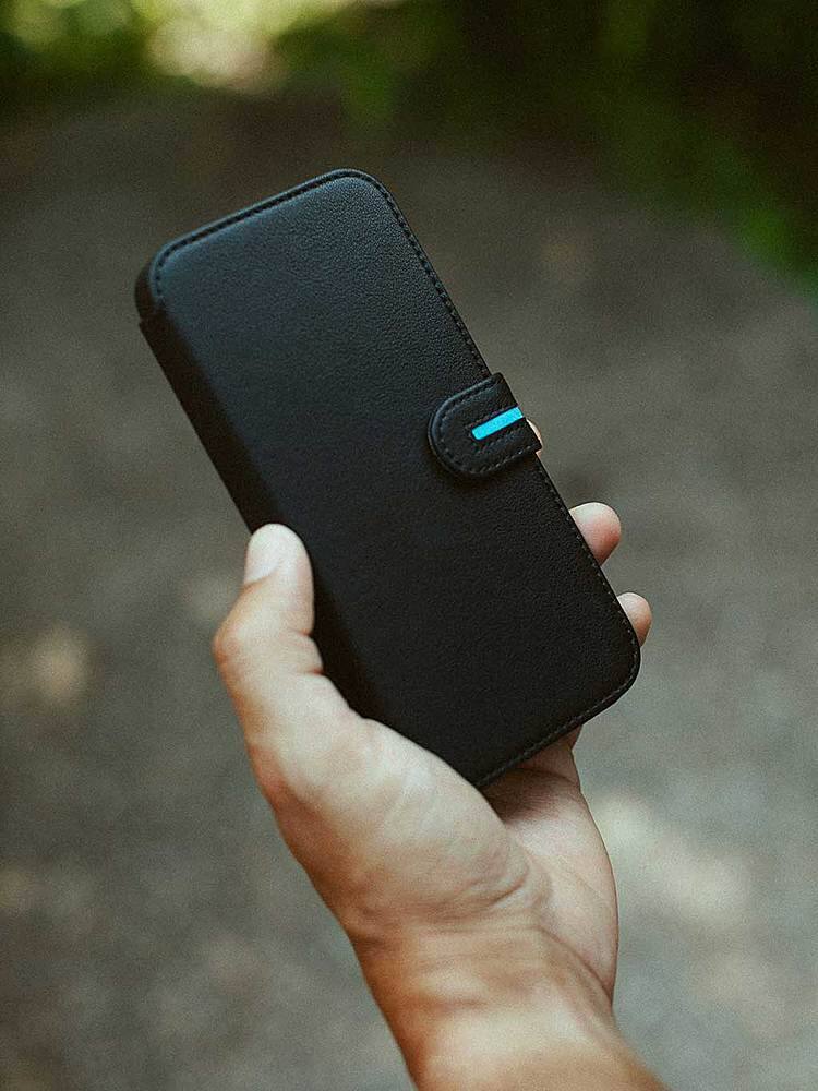 Alt View 1. Bluebonnet - Leather Folio Case with MagSafe for Apple iPhone 15 Pro Max - Black.