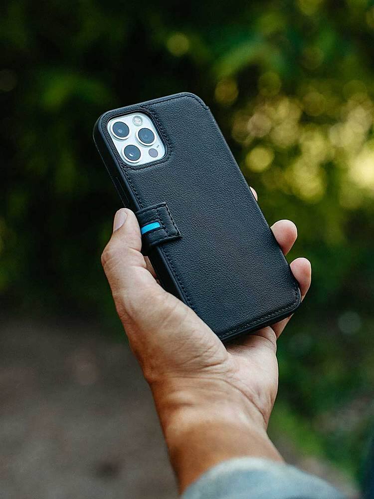 Left. Bluebonnet - Leather Folio Case with MagSafe for Apple iPhone 15 Pro Max - Black.