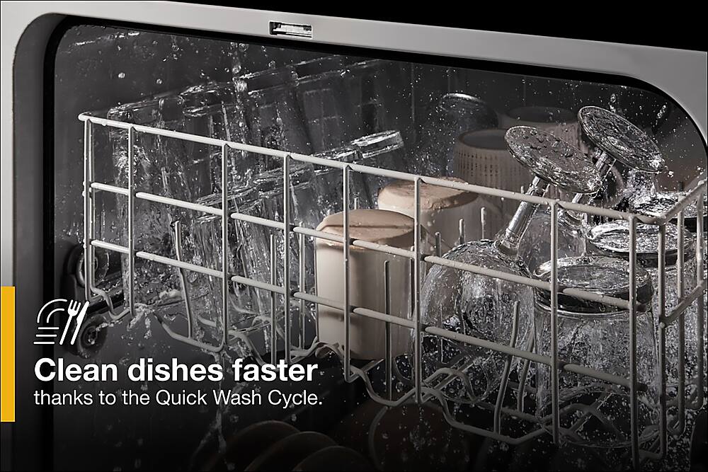 Clean dishes faster thanks to the Quick Wash Cycle.