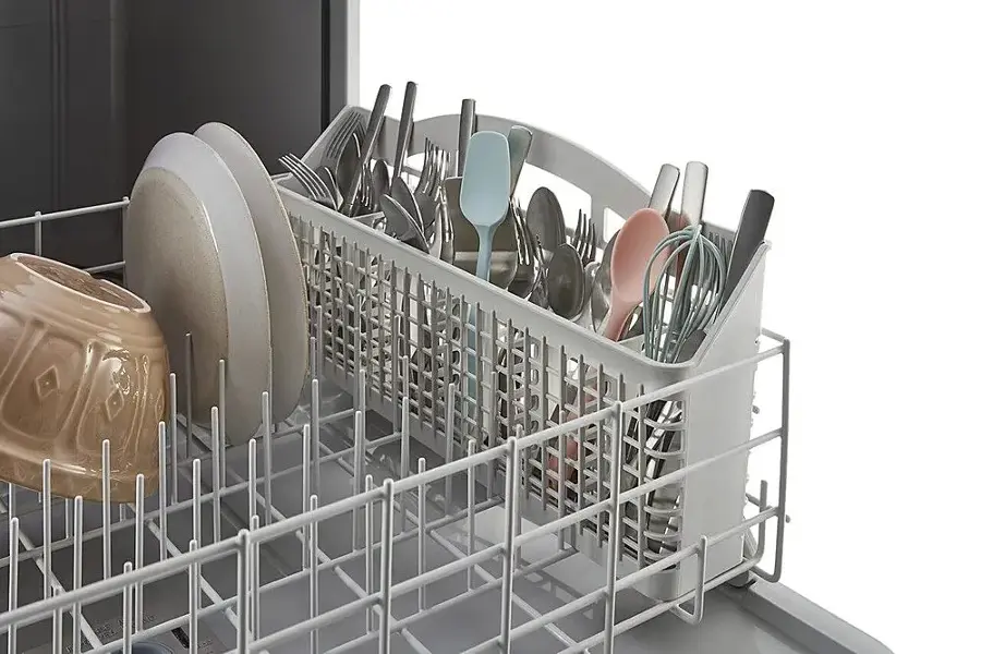 Clean dishes faster thanks to the Quick Wash Cycle.