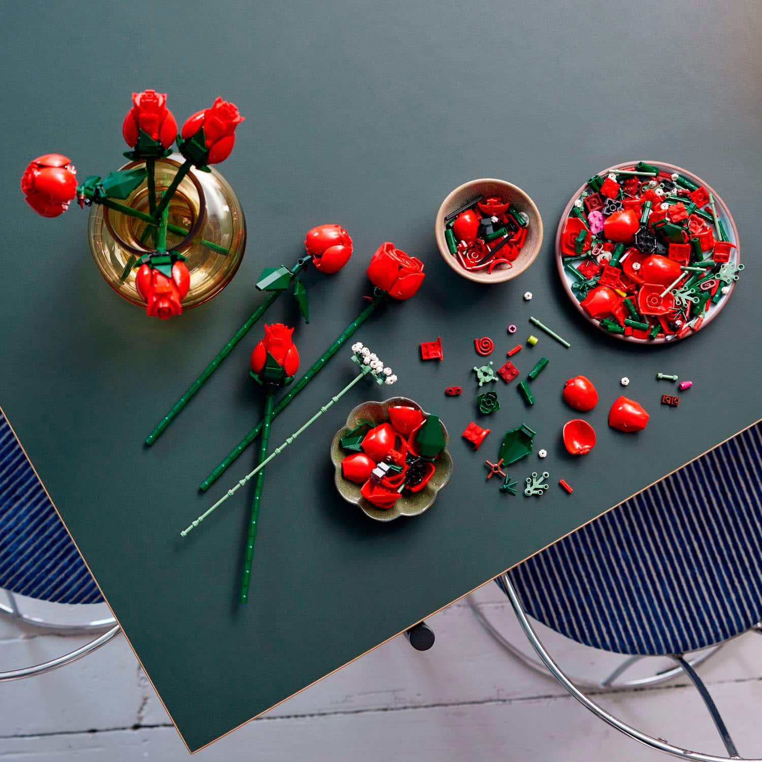 Alt View 12. LEGO - Icons Bouquet of Roses Build and Display Set 10328.