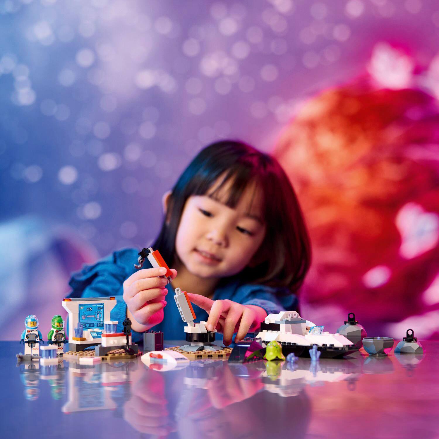 Alt View 12. LEGO - City Spaceship and Asteroid Discovery Set 60429.