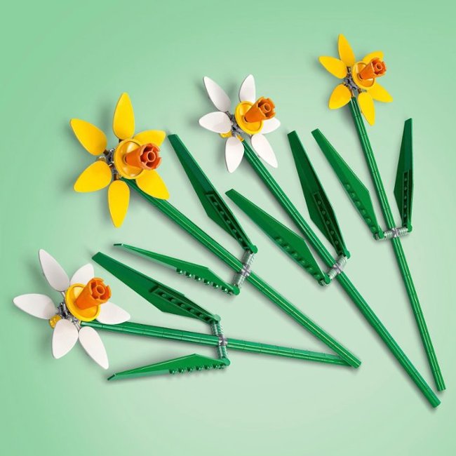 LEGO - Daffodils Celebration Gift, Yellow and White Daffodil Room Decor 40747_3