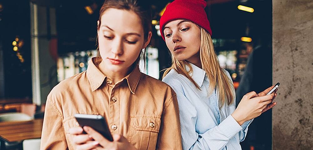 Alt View 13. Belkin - ScreenForceiPhone 15/14 Pro Privacy Screen Protector - Black.