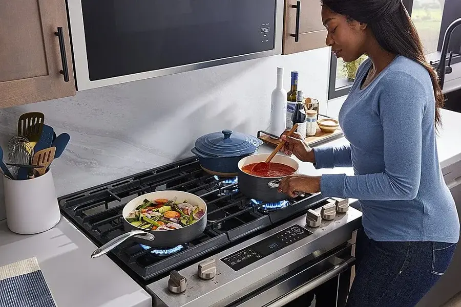 Alt View 17. Maytag - 6.4 Cu. Ft. Freestanding Gas Range with Air Fry - Stainless Steel.