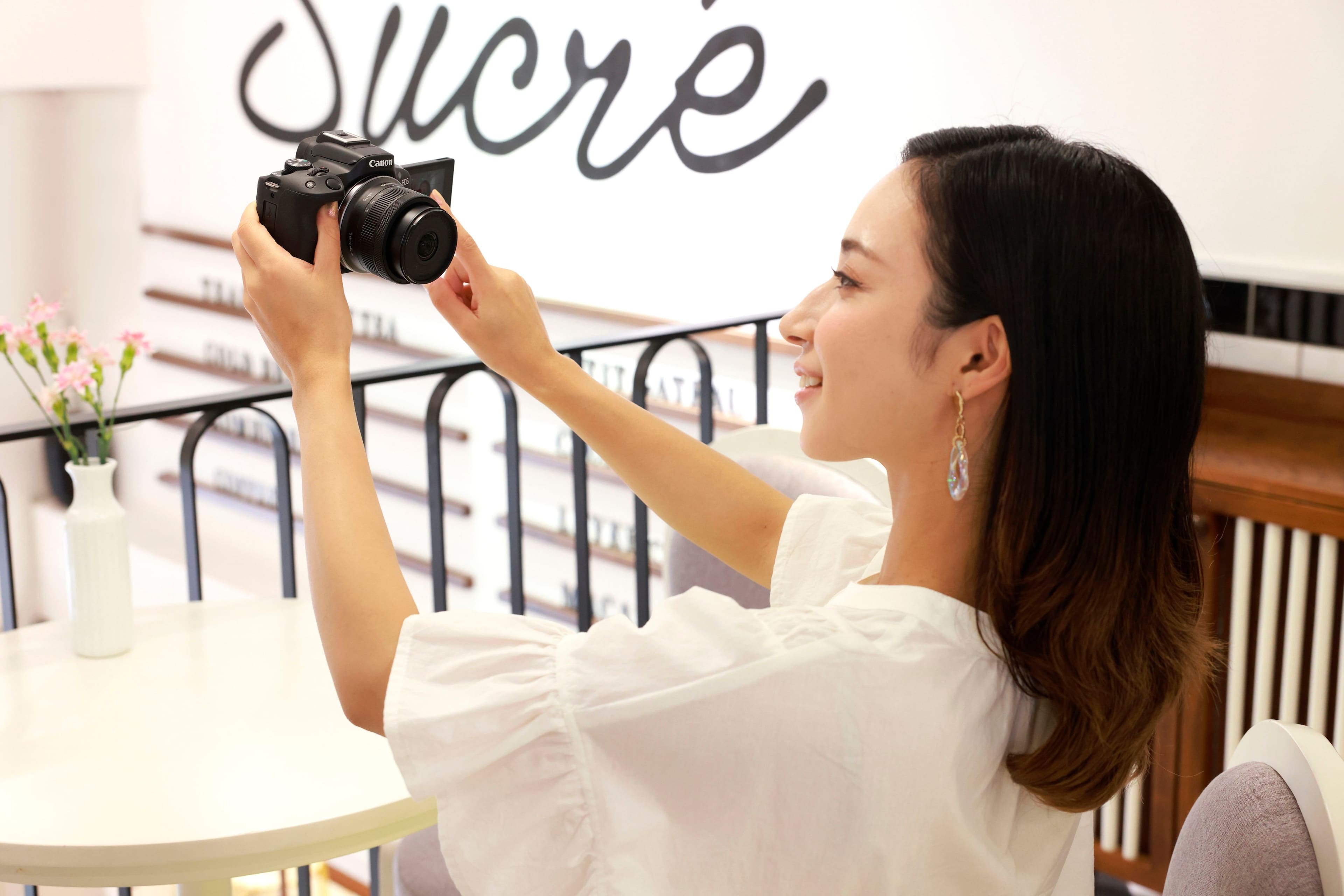 Alt View 12. Canon - RF-S10-18mm F4.5-6.3 IS STM Ultra-Wide Angle Zoom Lens for EOS R-Series Cameras - Black.