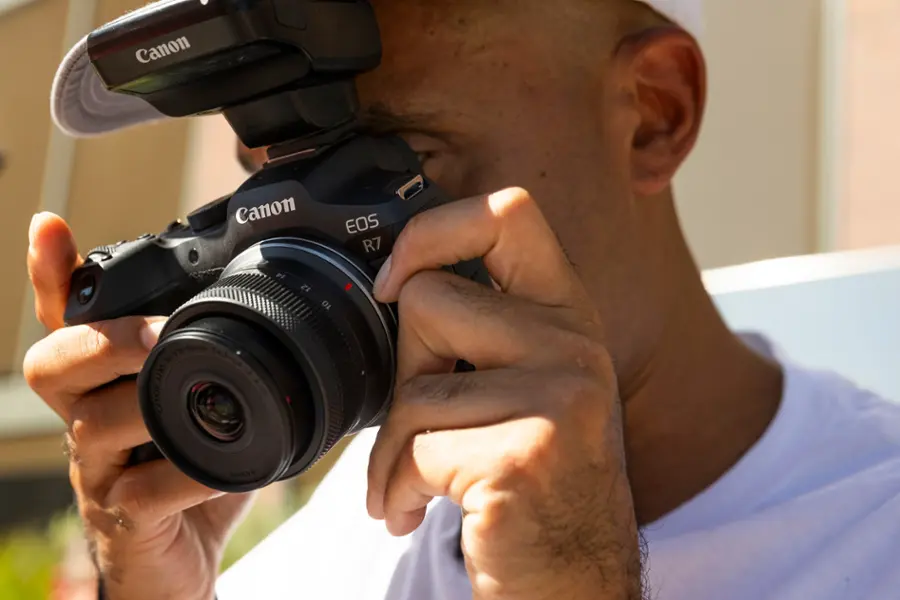 Alt View 16. Canon - RF-S10-18mm F4.5-6.3 IS STM Ultra-Wide Angle Zoom Lens for EOS R-Series Cameras - Black.
