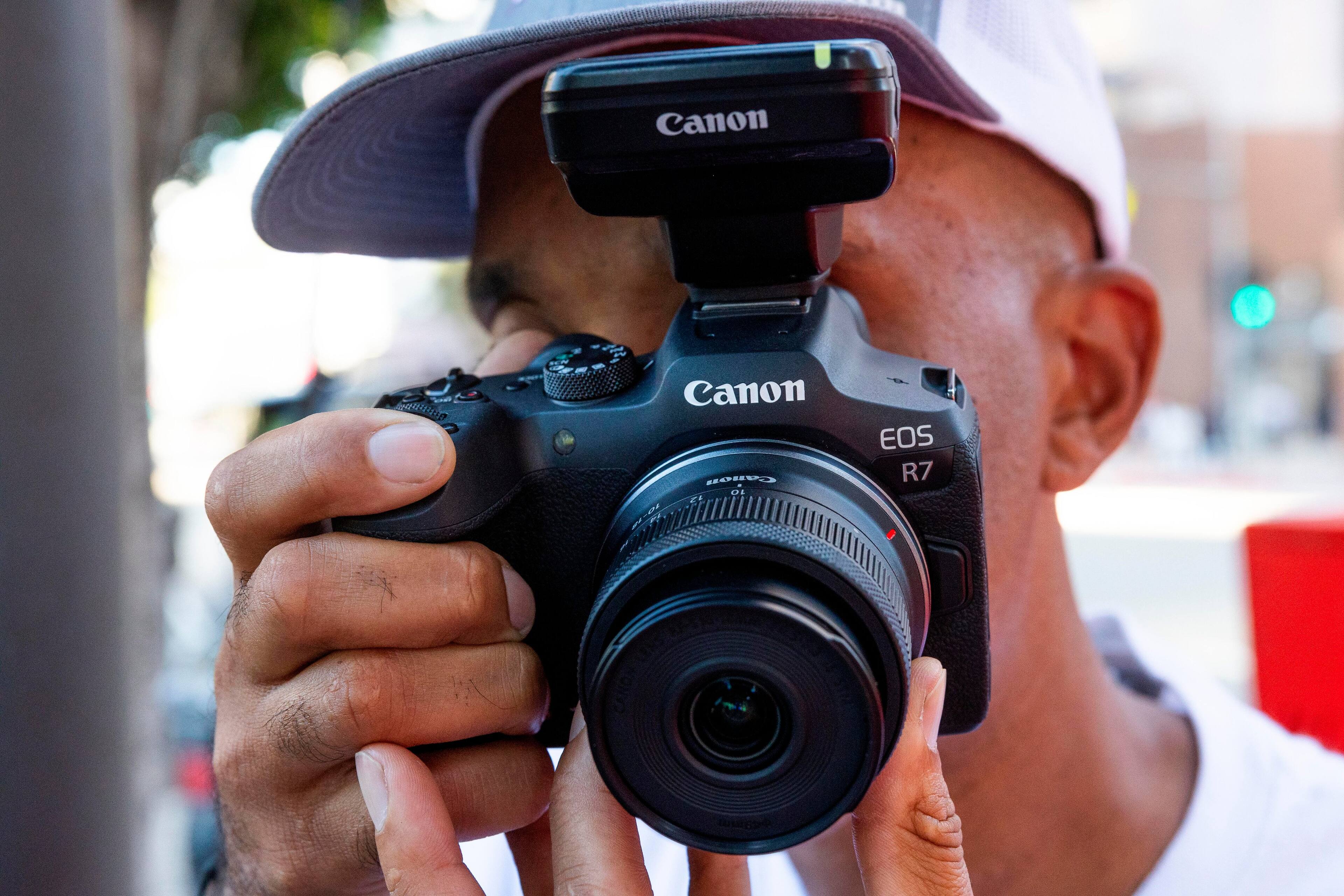 Alt View 17. Canon - RF-S10-18mm F4.5-6.3 IS STM Ultra-Wide Angle Zoom Lens for EOS R-Series Cameras - Black.