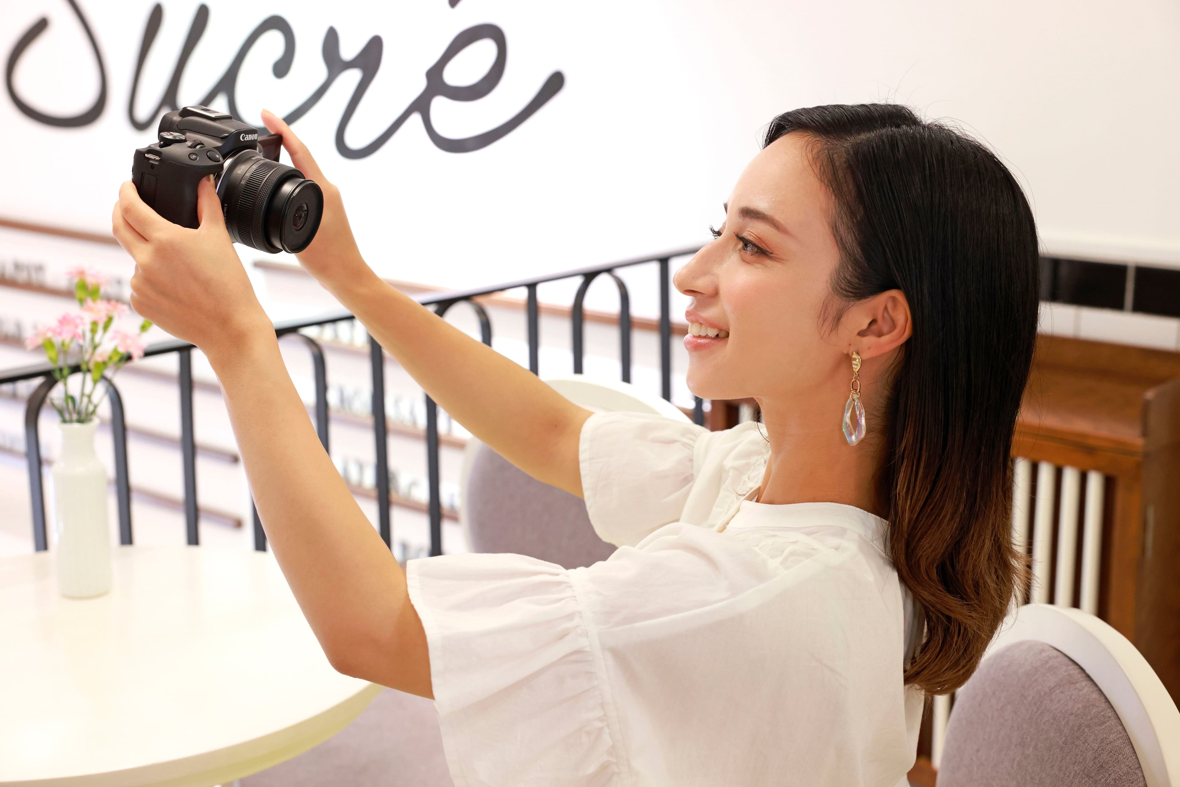 Alt View 25. Canon - RF-S10-18mm F4.5-6.3 IS STM Ultra-Wide Angle Zoom Lens for EOS R-Series Cameras - Black.