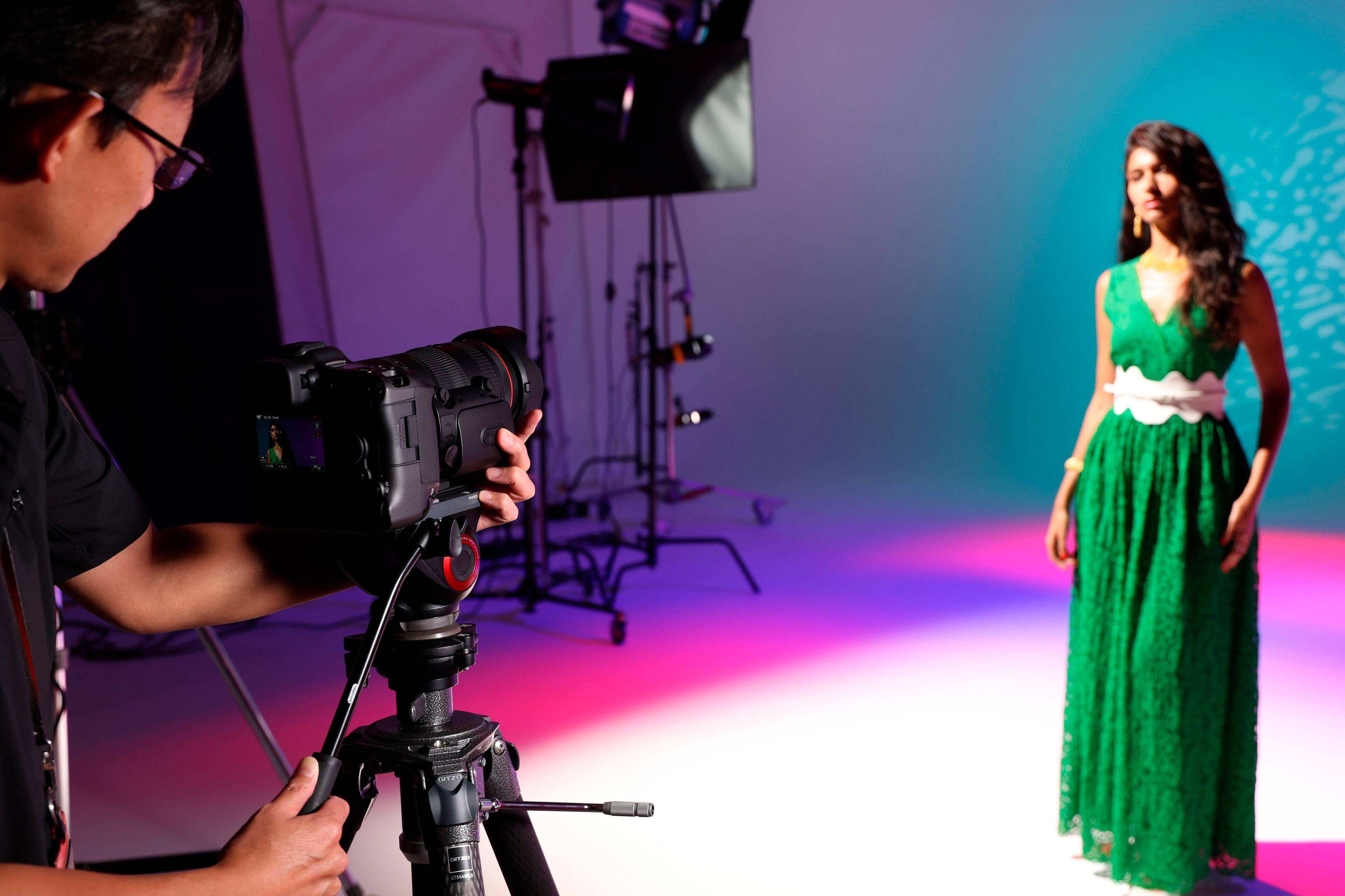 Alt View 21. Canon - RF24-105mm F2.8 L IS USM Z Standard Zoom Lens for EOS R-Series Cameras - Black.