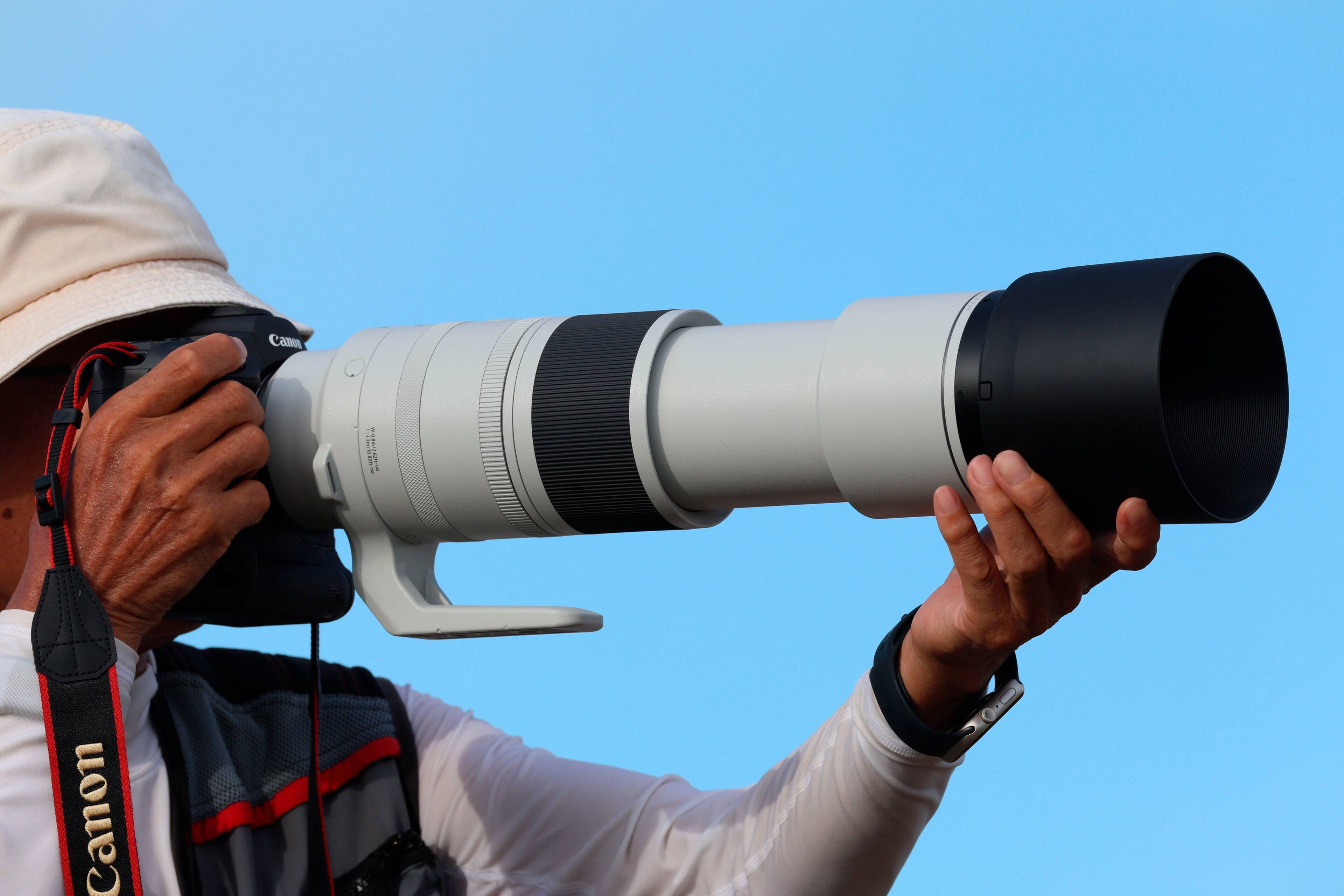 Alt View 18. Canon - RF200-800mm F6.3-9 IS USM Telephoto Zoom Lens for EOS R-Series Cameras - White.