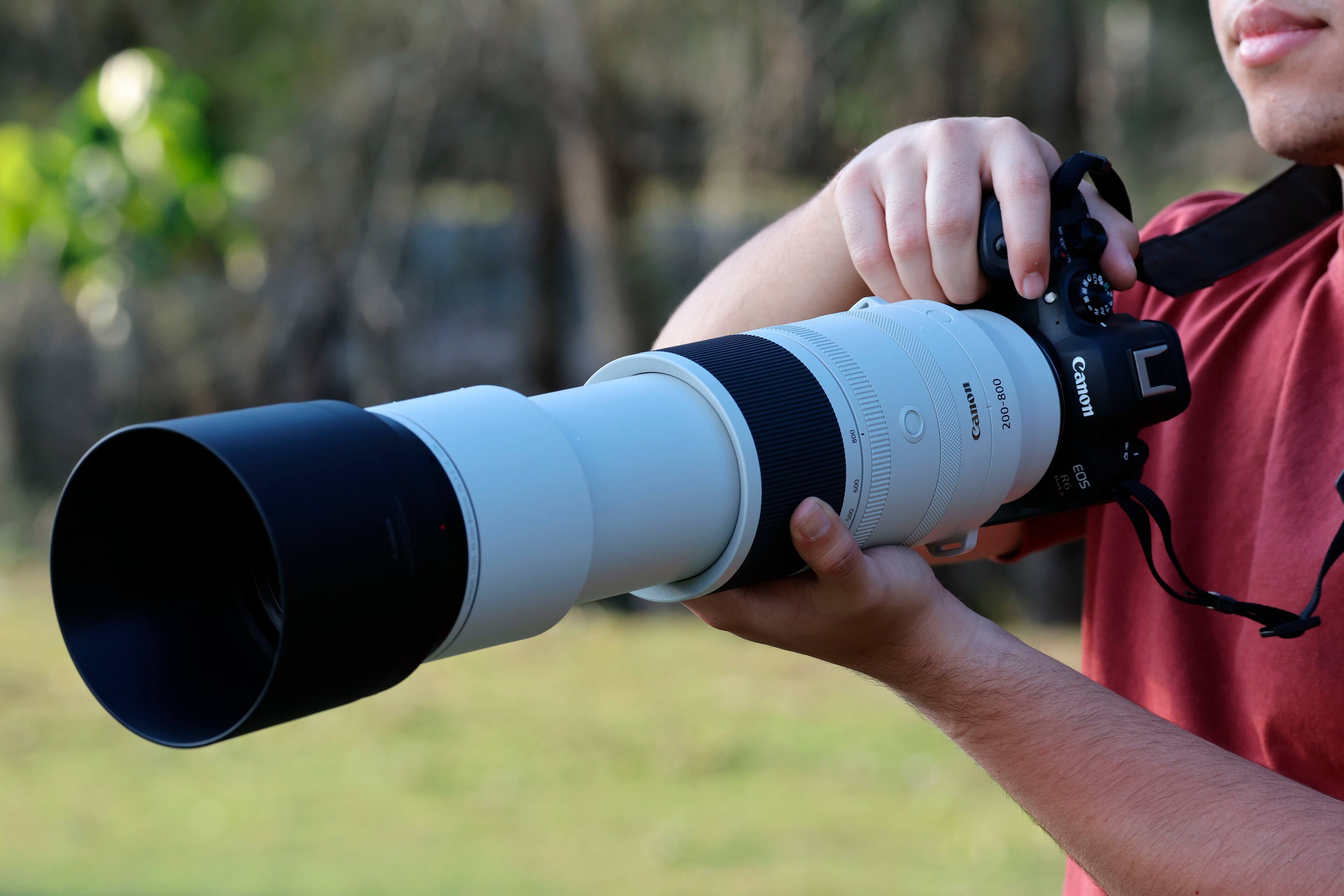 Alt View 20. Canon - RF200-800mm F6.3-9 IS USM Telephoto Zoom Lens for EOS R-Series Cameras - White.