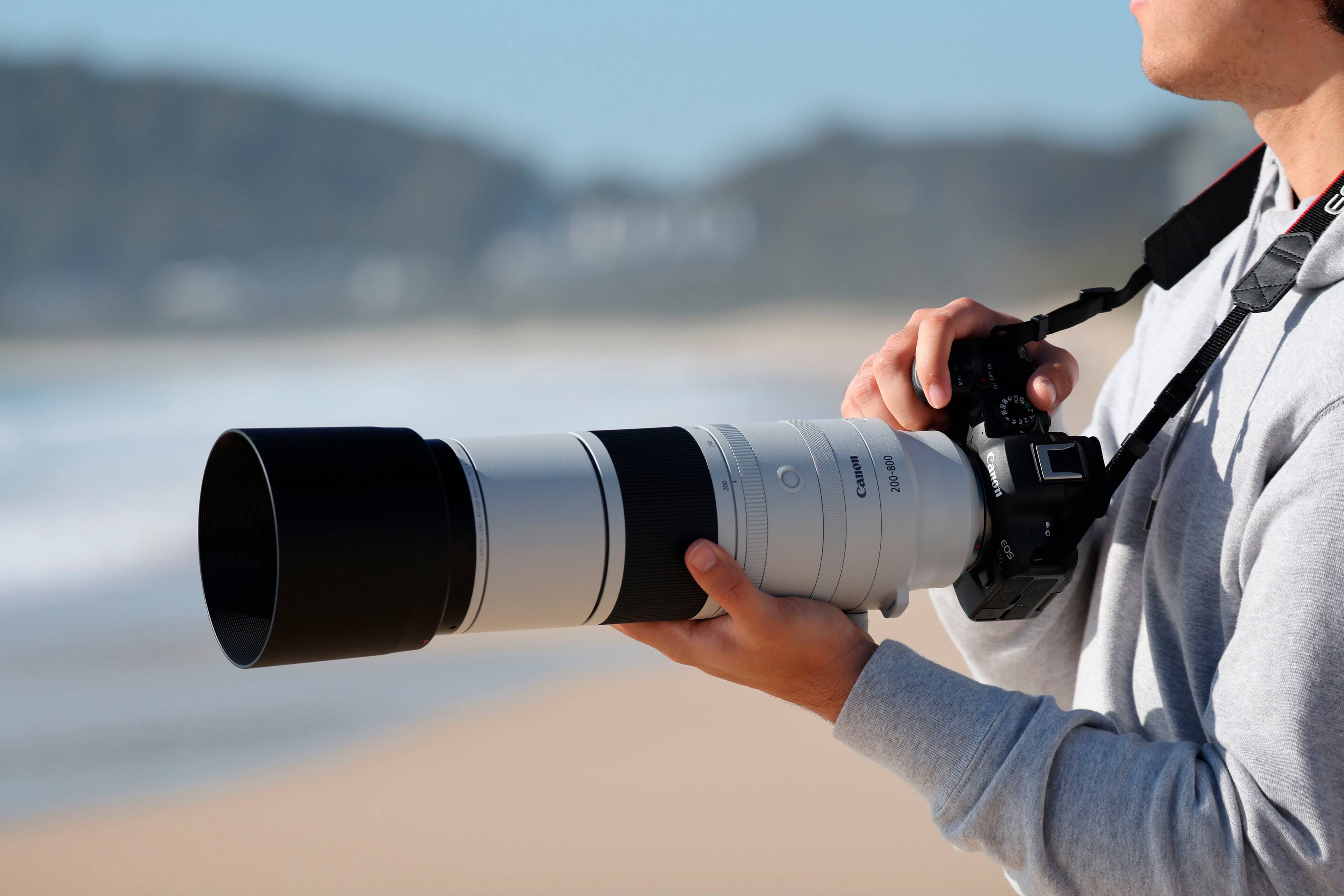 Alt View 21. Canon - RF200-800mm F6.3-9 IS USM Telephoto Zoom Lens for EOS R-Series Cameras - White.