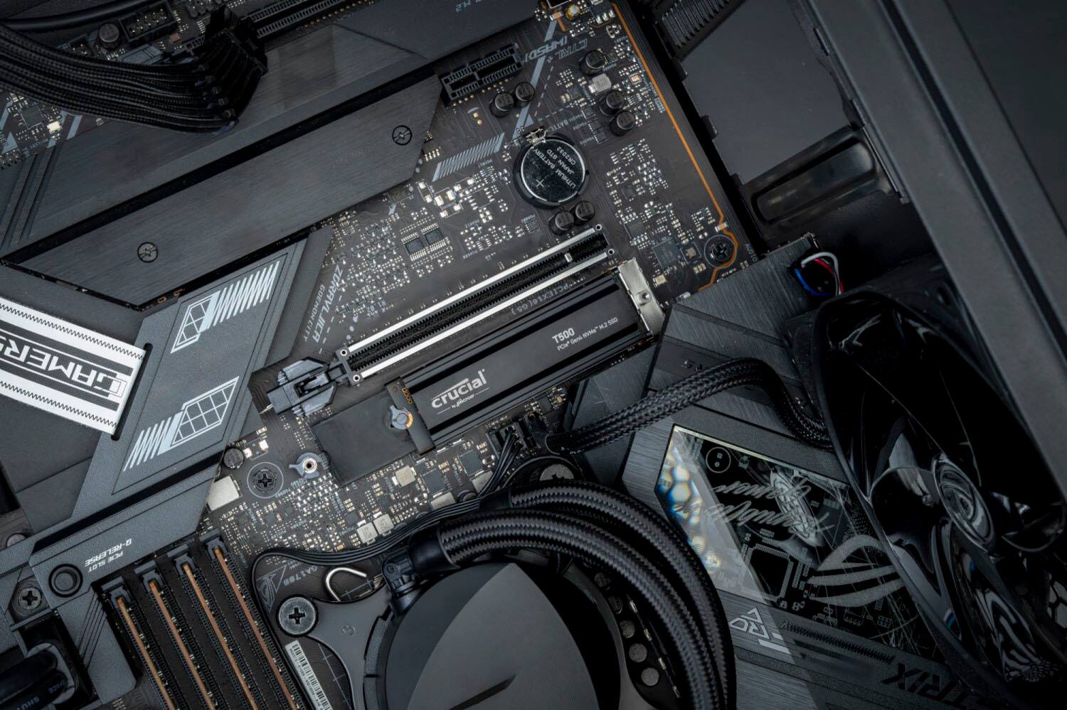 Alt View 15. Crucial - T500 1TB Internal SSD PCIe Gen 4x4 NVMe M.2 with Heatsink for PS5 - Black.