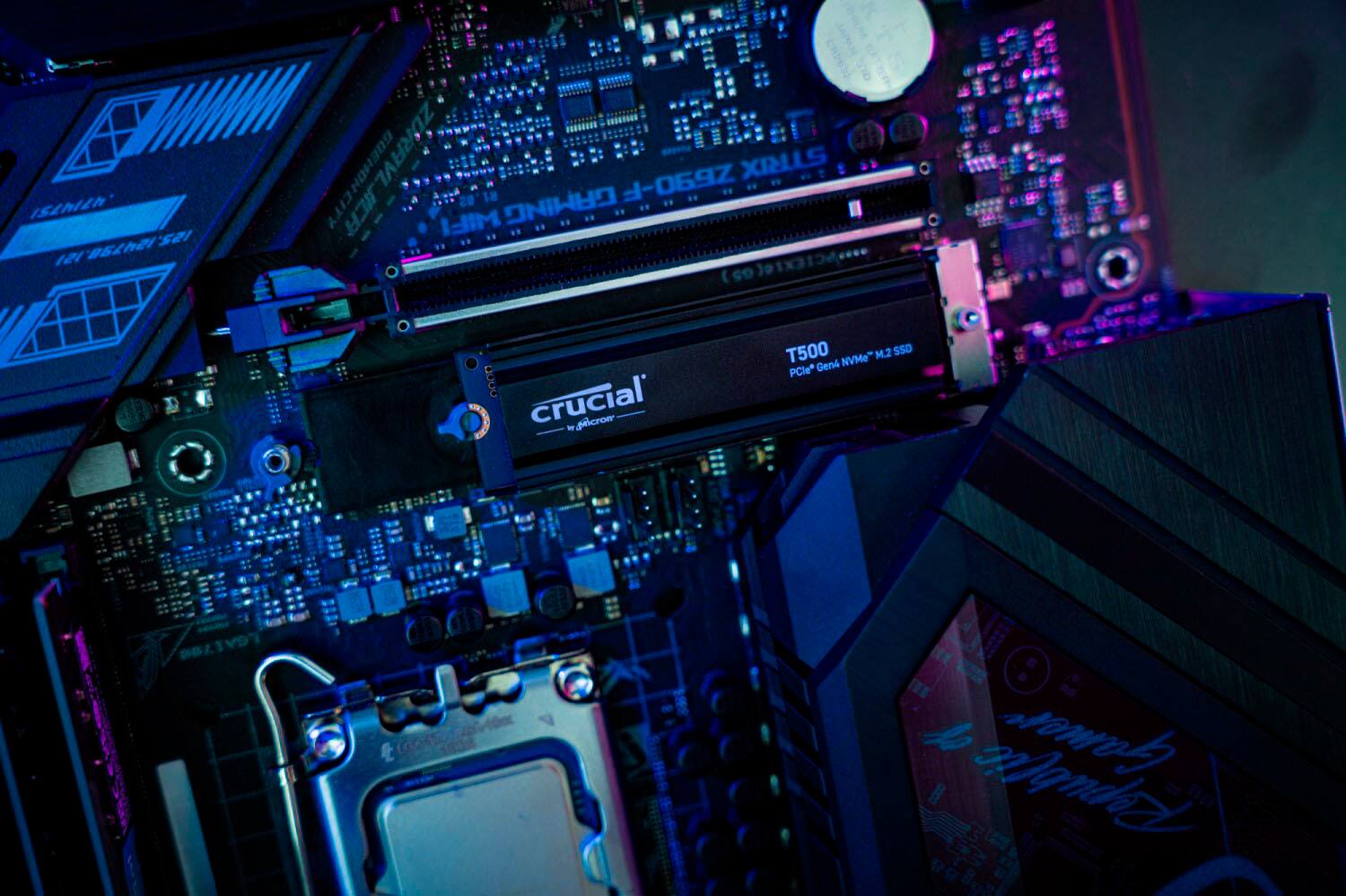 Alt View 16. Crucial - T500 1TB Internal SSD PCIe Gen 4x4 NVMe M.2 with Heatsink for PS5 - Black.