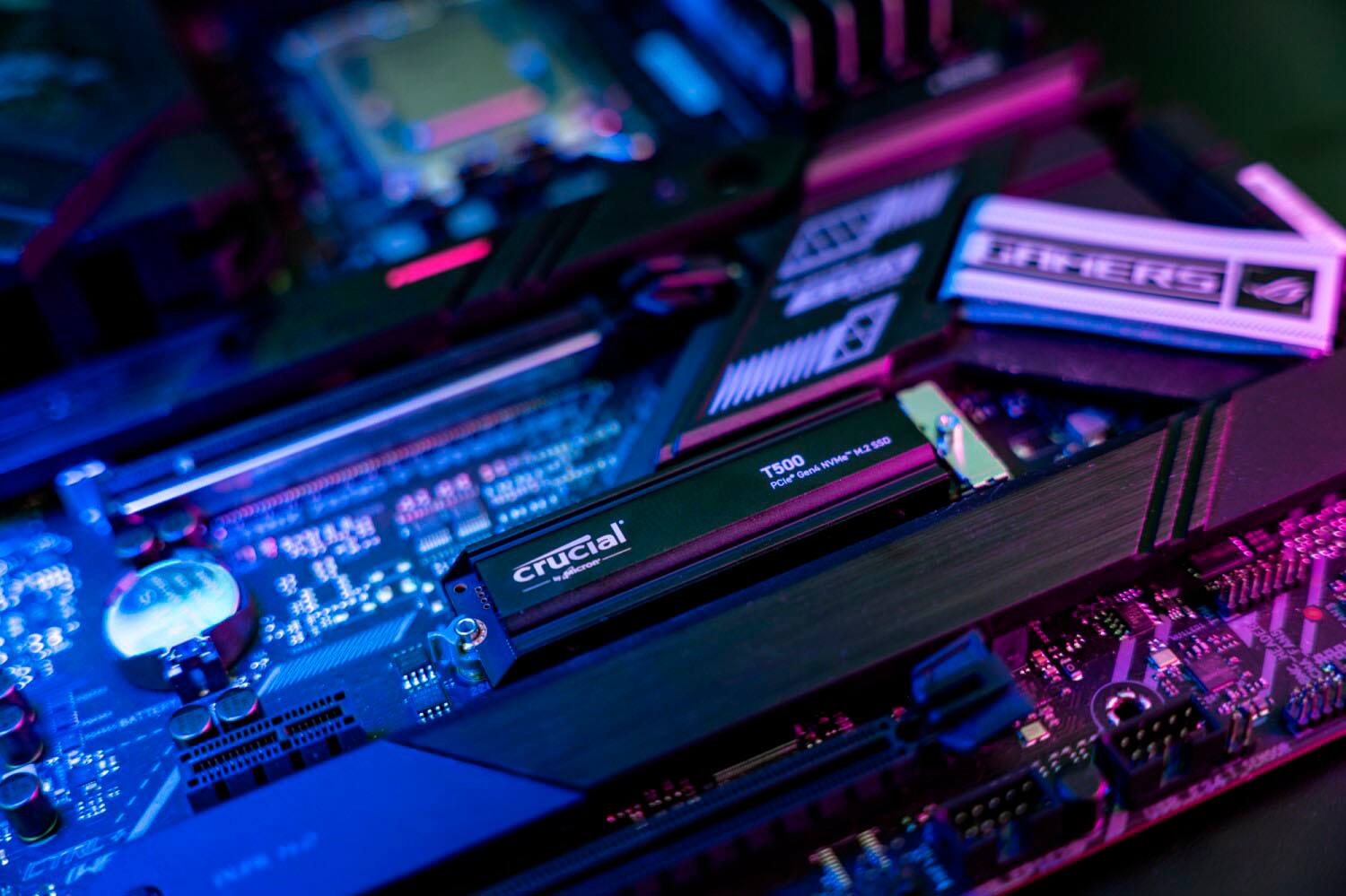 Alt View 17. Crucial - T500 1TB Internal SSD PCIe Gen 4x4 NVMe M.2 with Heatsink for PS5 - Black.