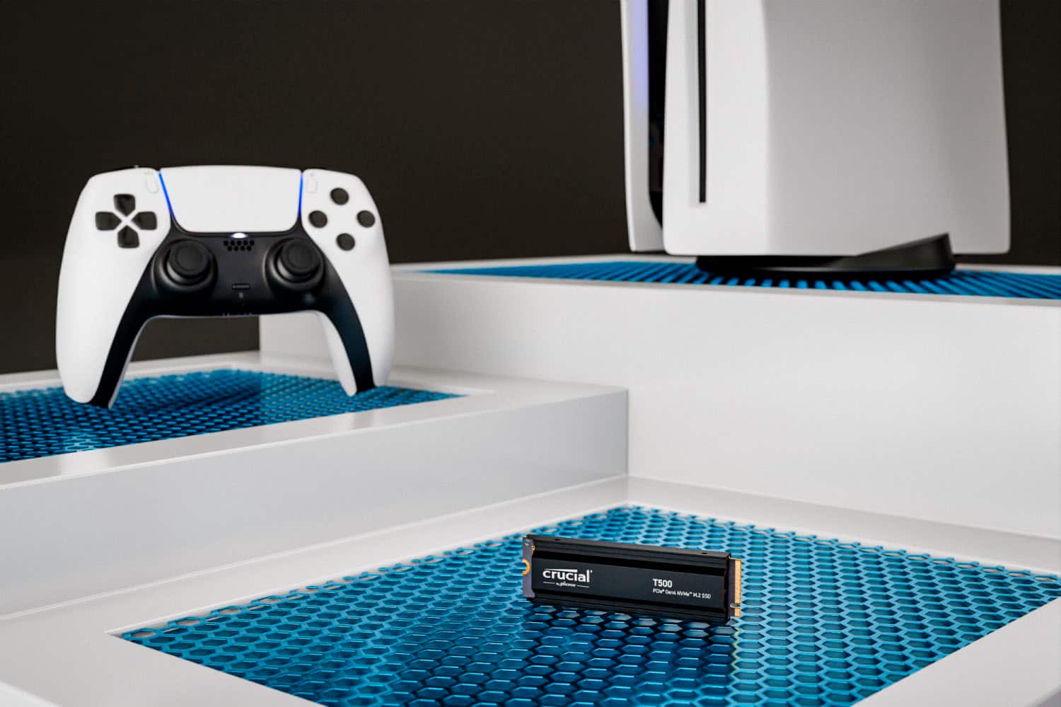 Alt View 20. Crucial - T500 1TB Internal SSD PCIe Gen 4x4 NVMe M.2 with Heatsink for PS5 - Black.