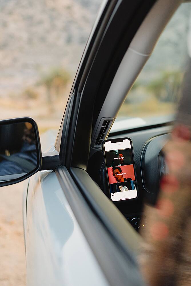 Alt View 15. Moment - Adjustable Car Vent Mount compatible with MagSafe - Black.