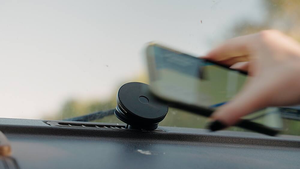 Alt View 16. Moment - Adjustable Car Vent Mount compatible with MagSafe - Black.