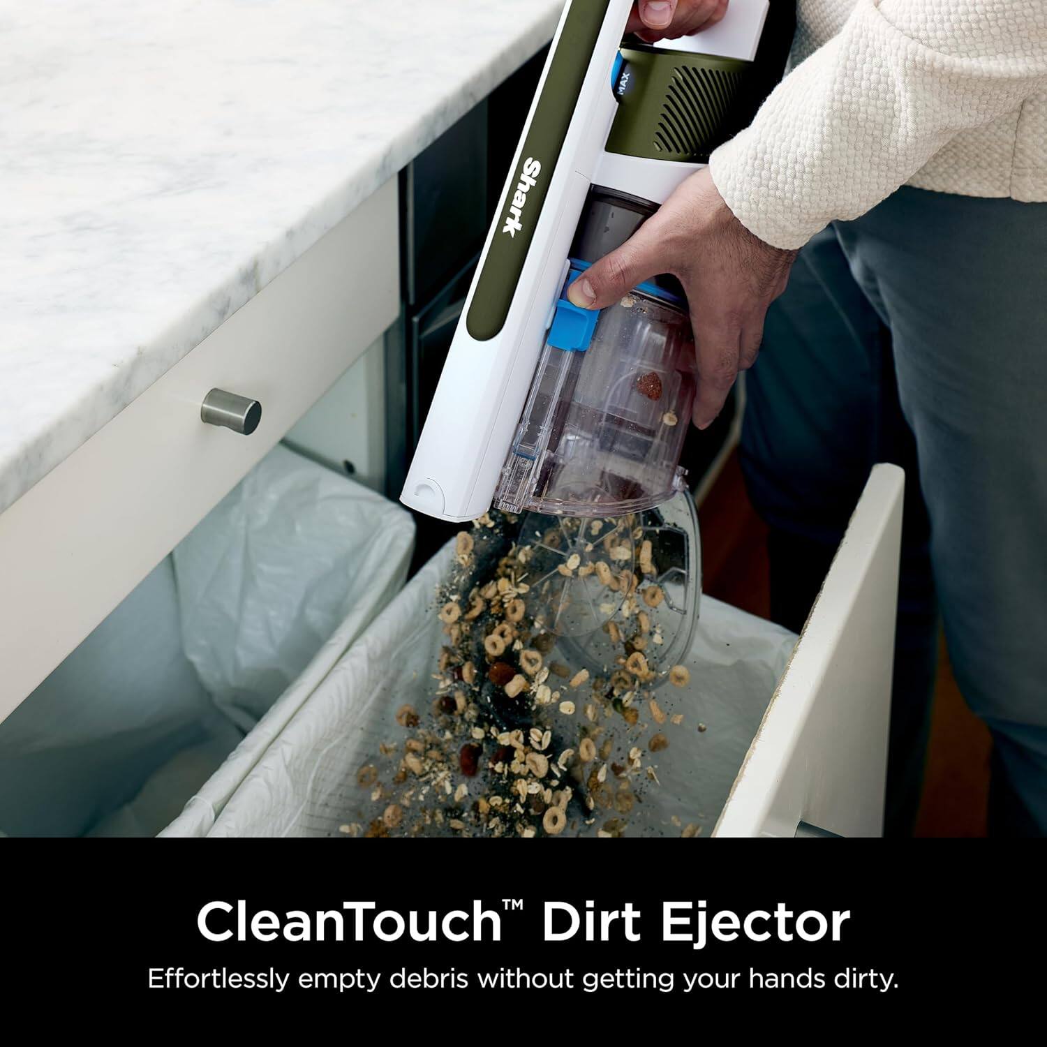 Shark  
CleanTouch™ Dirt Ejector  
Effortlessly empty debris without getting your hands dirty.