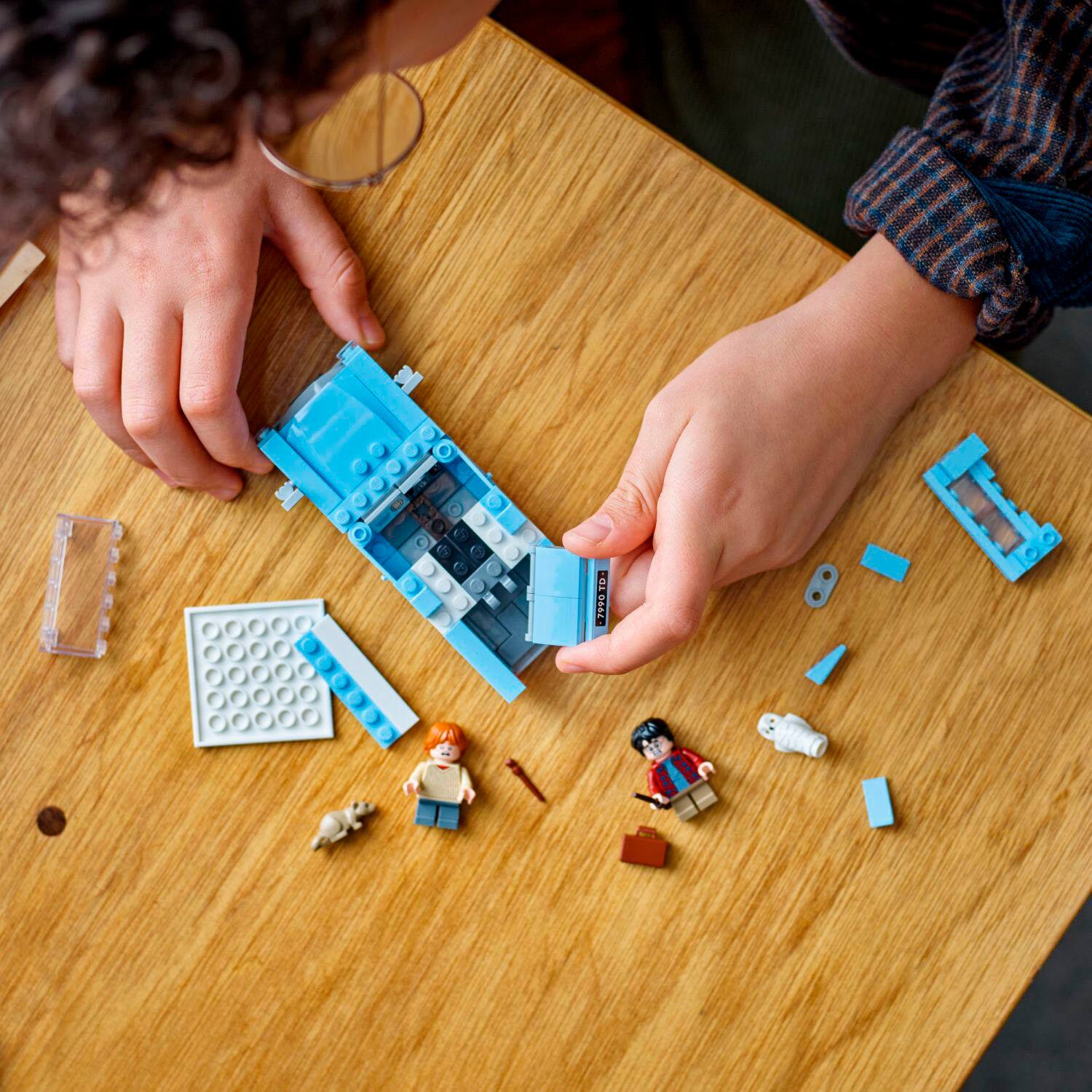 Alt View 12. LEGO - Harry Potter Flying Ford Anglia Car Toy 76424.