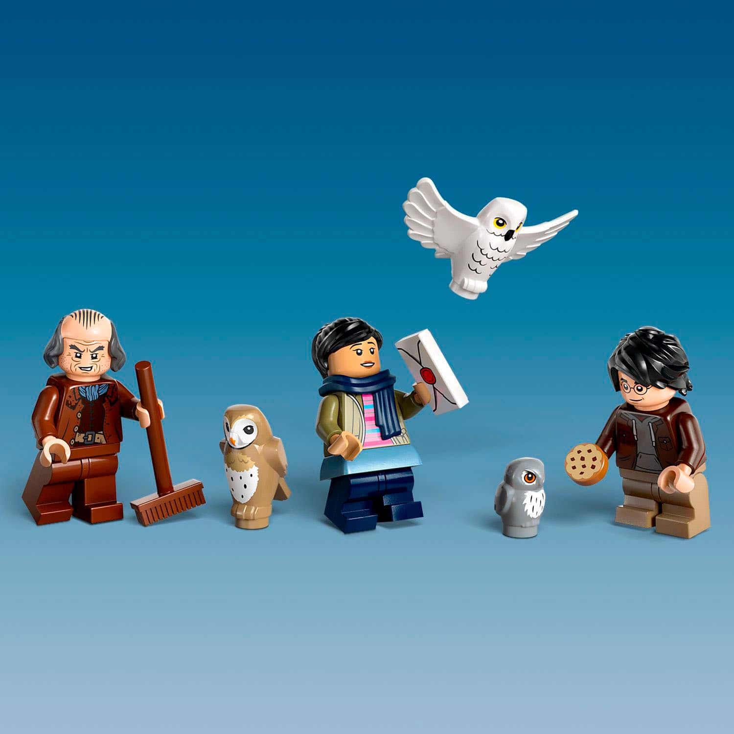 Alt View 12. LEGO - Harry Potter Hogwarts Castle Owlery Building Toy 76430.