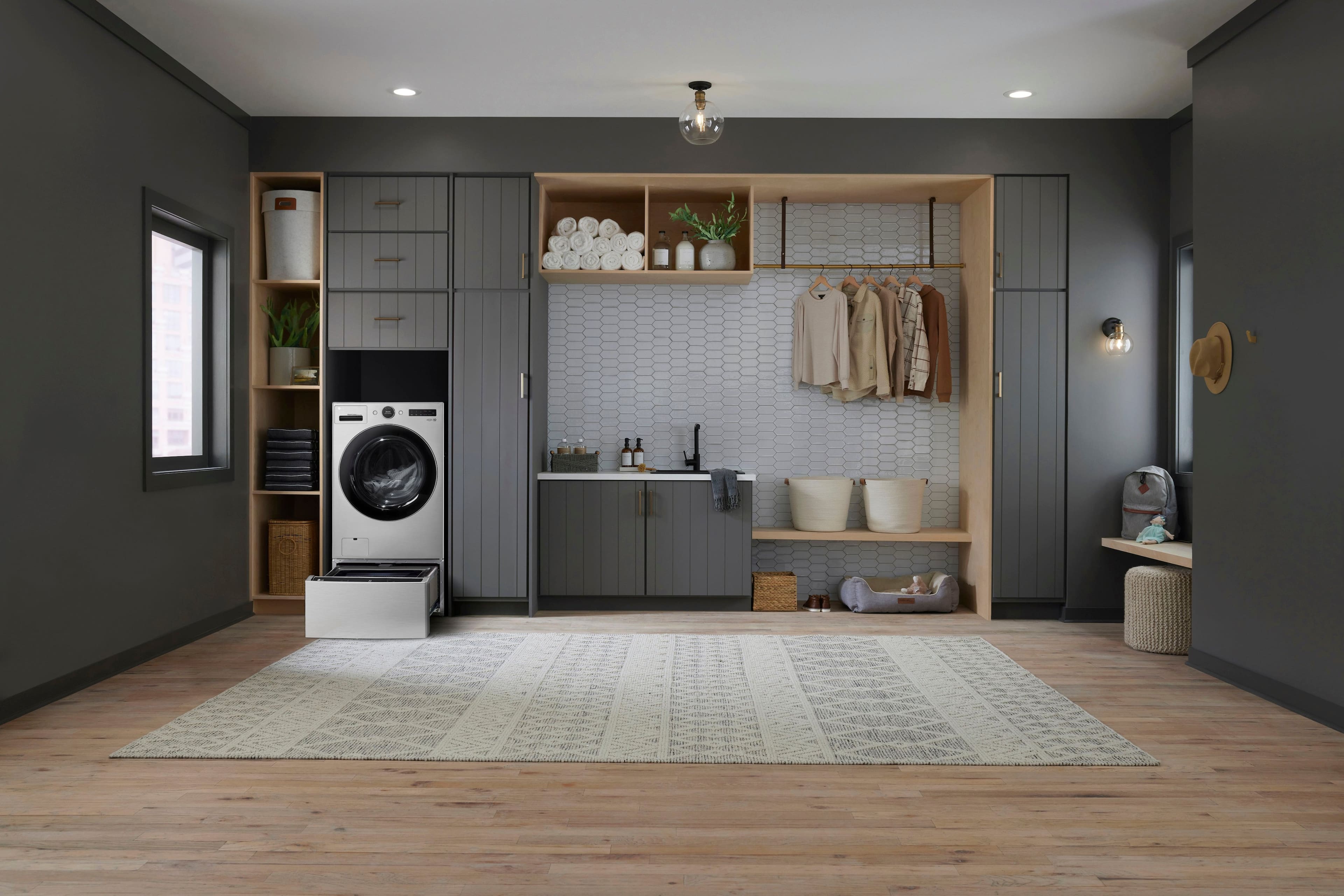 Alt View 32. LG - 5.0 Cu. Ft. HE Smart Mega Capacity All-in-One Electric Washer/Dryer WashCombo with Steam and Ventless Inverter Heat Pump - Graphite Steel.