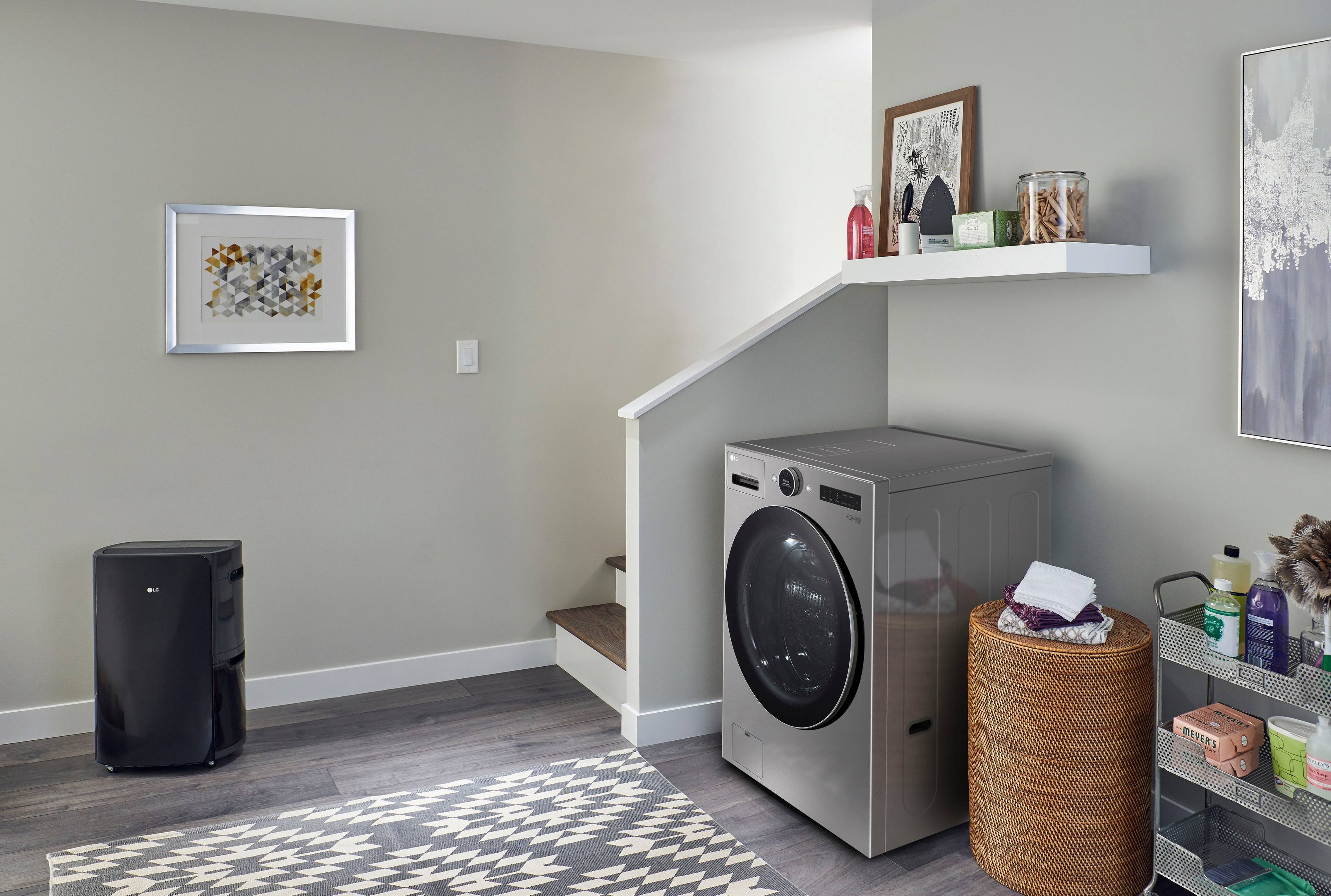 Alt View 31. LG - 5.0 Cu. Ft. HE Smart Mega Capacity All-in-One Electric Washer/Dryer WashCombo with Steam and Ventless Inverter Heat Pump - Graphite Steel.