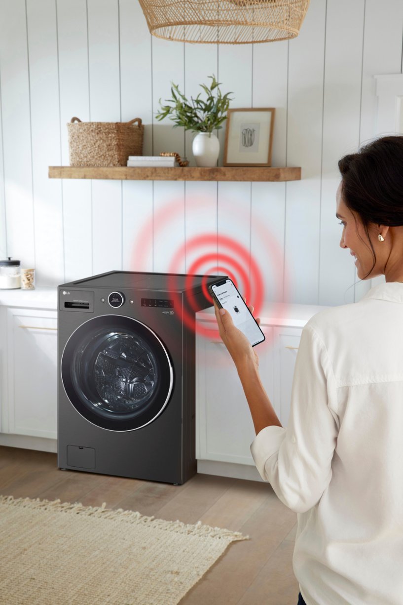 Zoom in on Alt View Zoom 28. LG - 5.0 Cu. Ft. HE Smart Mega Capacity All-in-One Electric Washer/Dryer WashCombo with Steam and Ventless Inverter Heat Pump - Black Steel.