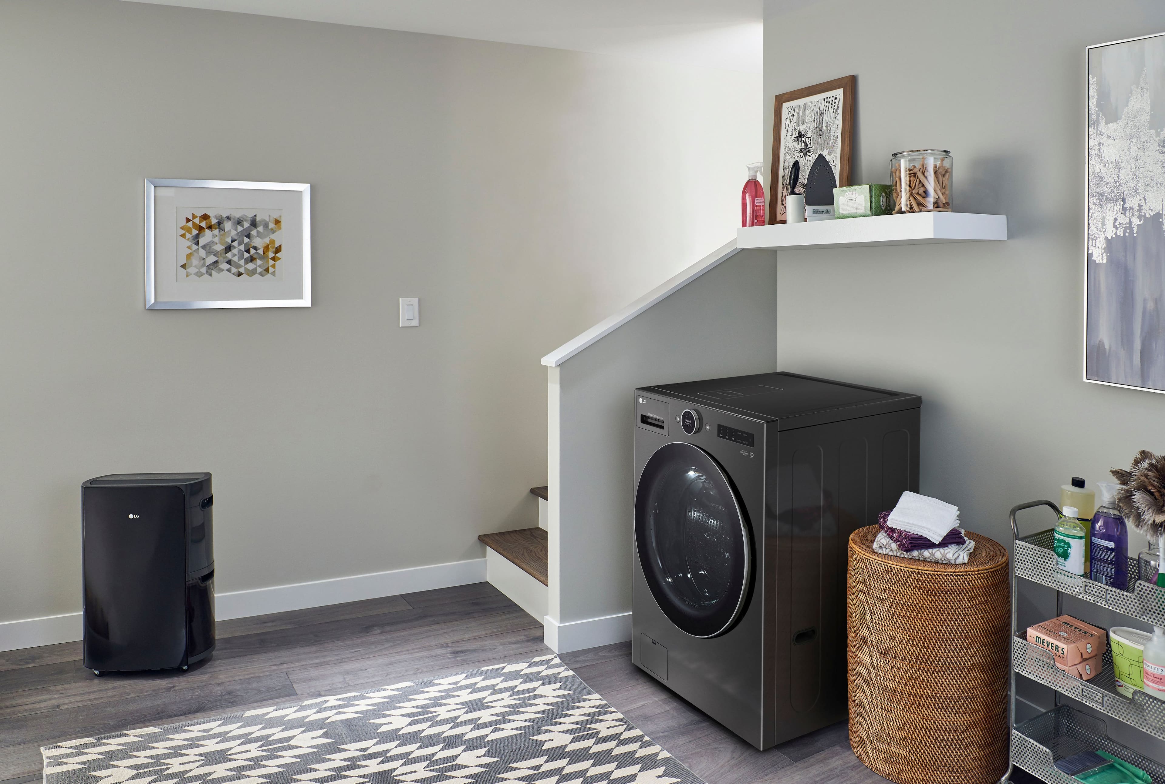 Alt View 36. LG - 5.0 Cu. Ft. HE Smart Mega Capacity All-in-One Electric Washer/Dryer WashCombo with Steam and Ventless Inverter Heat Pump - Black Steel.