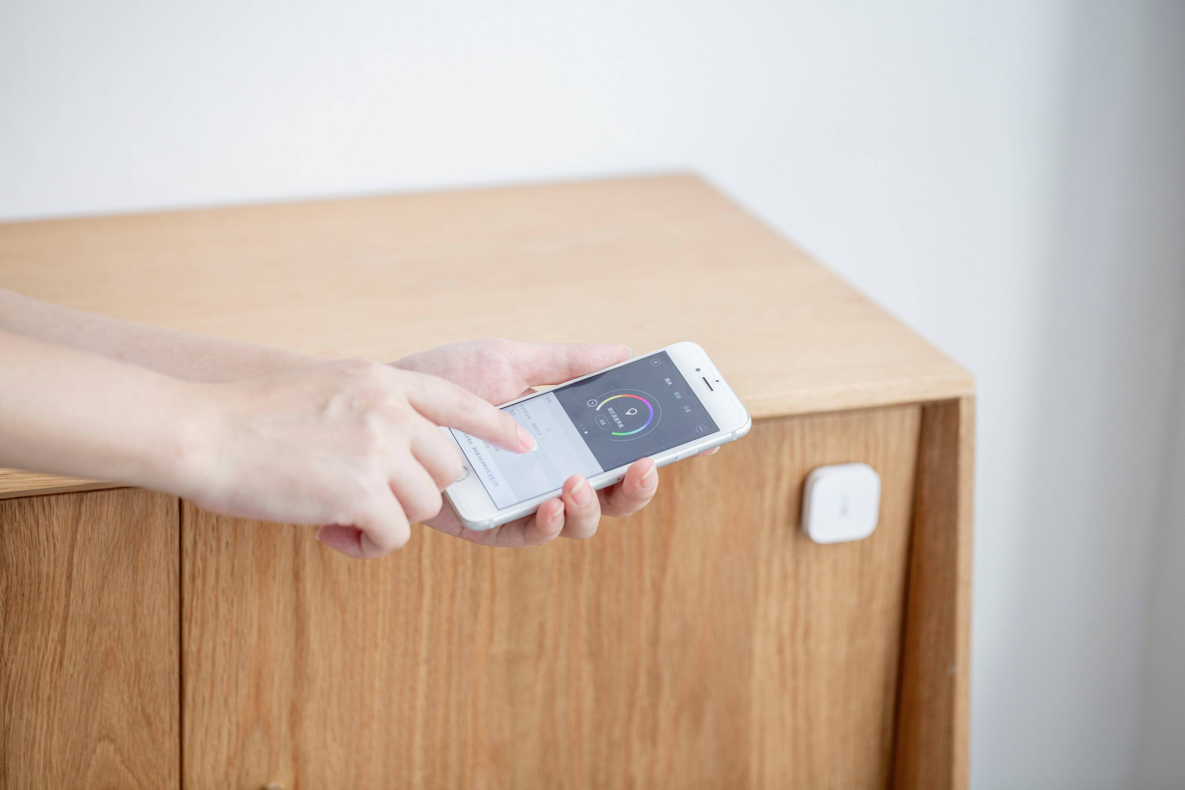 Alt View 16. Aqara - T1 Temperature and Humidity Sensor- Requires Aqara Hub, Supports Apple HomeKit, Alexa, Google, SmartThings - White.