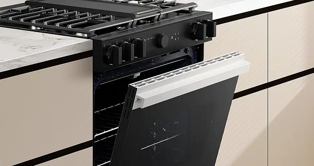 Alt View 26. Samsung - Bespoke 6.0 Cu. Ft. Slide-In Gas Range with Air Sous Vide - White Glass.