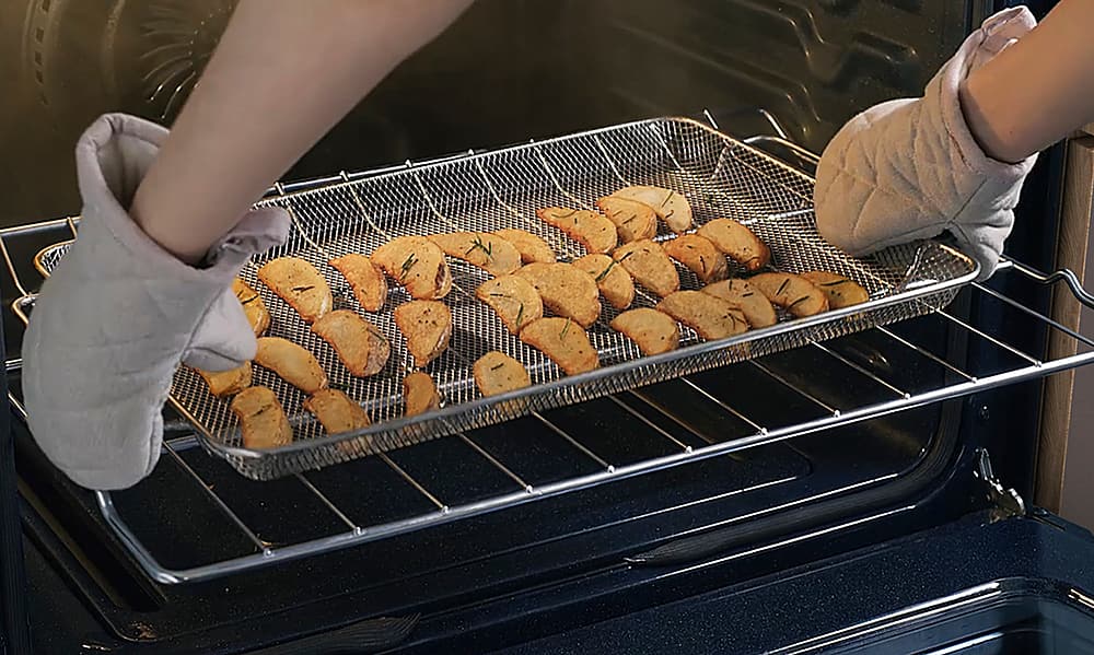 Alt View 23. Samsung - Bespoke 6.3 Cu. Ft. Slide-In Electric Induction Range with Air Fry - White Glass.