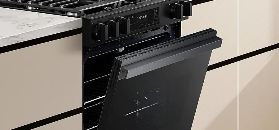 The text on the image reads "350-030C 030C." This is likely a temperature setting for the oven. The correct text would be "350-030C 030C" with the correct spacing between the numbers and the letters.