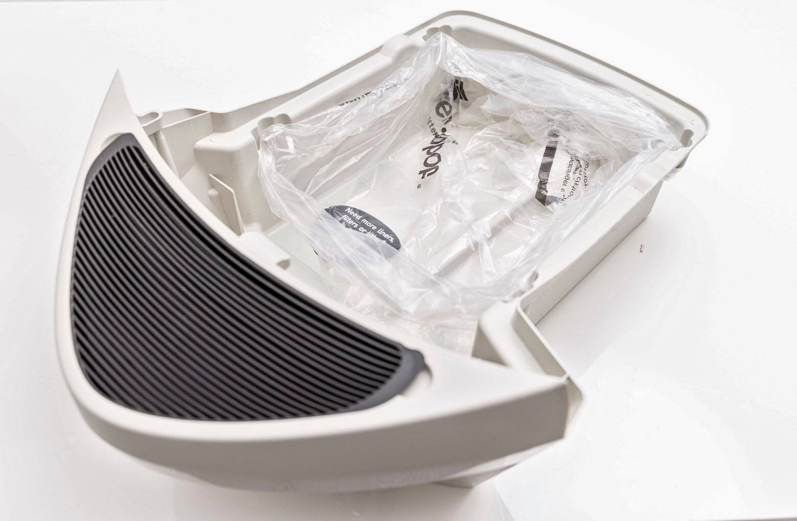 Left. Whisker - Litter-Robot Waste Drawer Liners - 50 Pack.