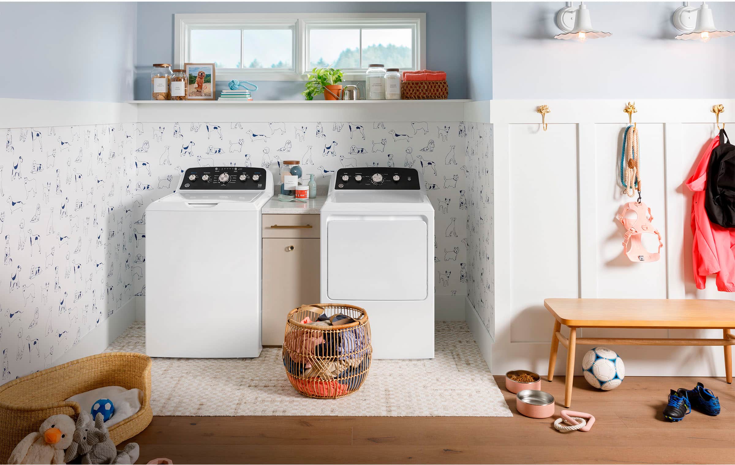 Alt View 14. GE - 7.2 Cu. Ft. Gas Dryer with Auto Dry - White with Matte Black.