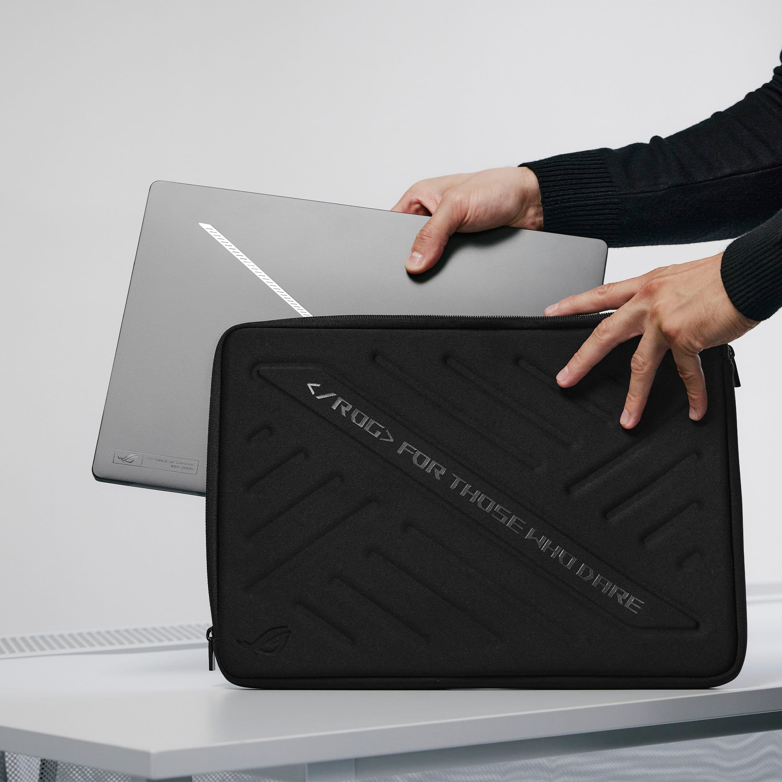 Alt View 13. ASUS - ROG Zephyrus G16 16" OLED 240Hz Gaming Laptop - Intel Core Ultra 9 - 32GB LPDDR5X - NVIDIA GeForce RTX 4090 - 2TB SSD - Eclipse Gray.