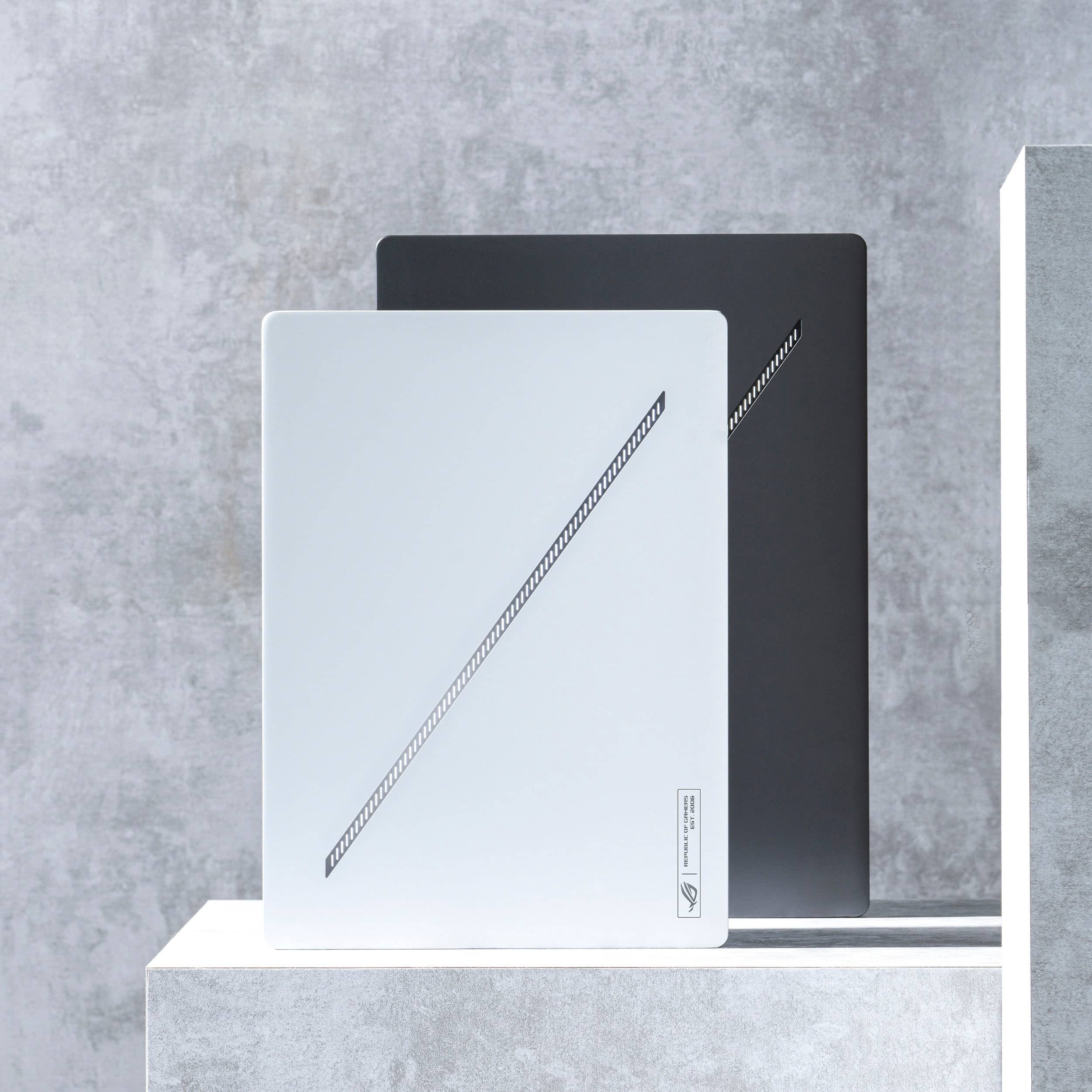 Alt View 15. ASUS - ROG Zephyrus G16 16" OLED 240Hz Gaming Laptop - Intel Core Ultra 9 - 32GB LPDDR5X - NVIDIA GeForce RTX 4080 - 1TB SSD - Eclipse Gray.