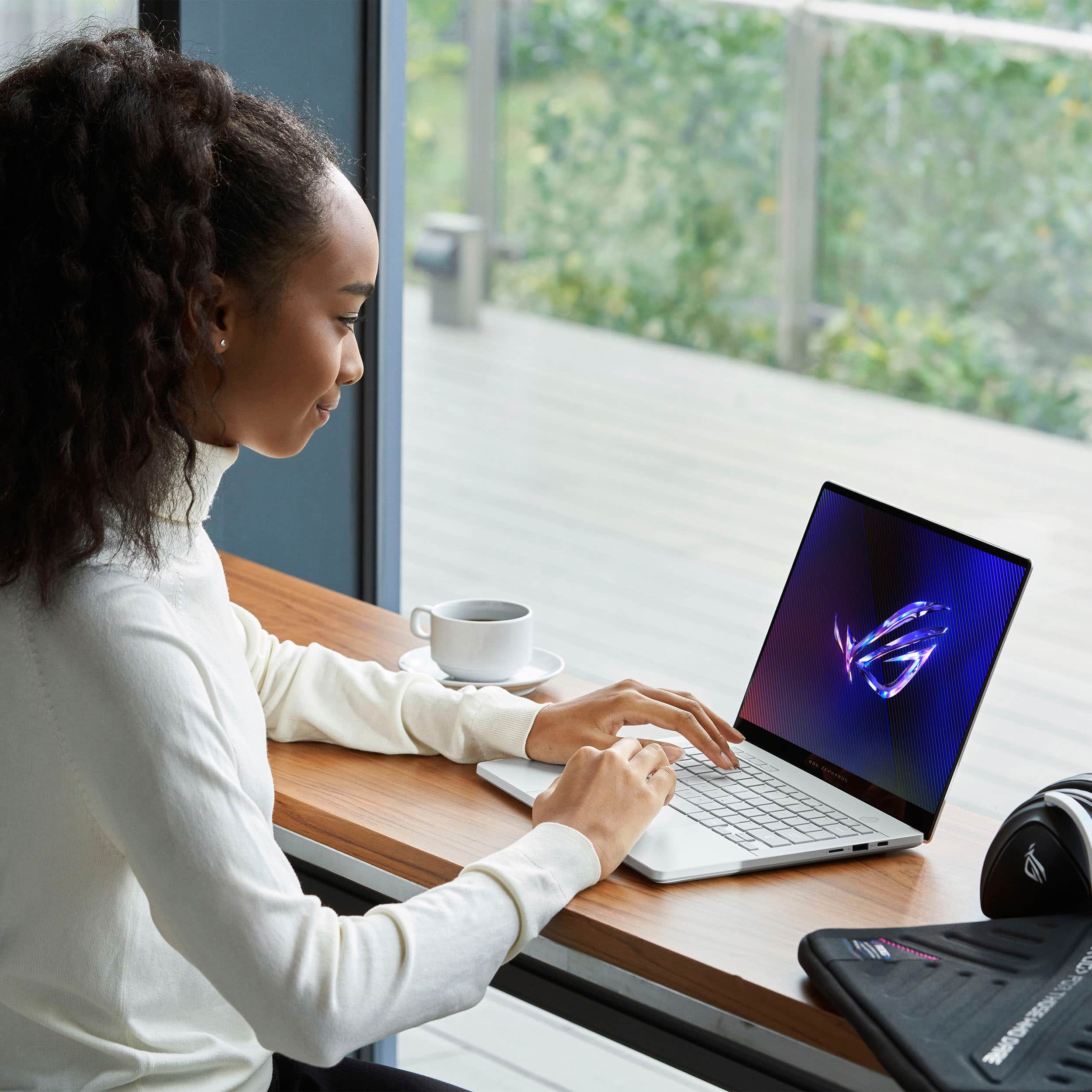 Alt View 14. ASUS - ROG Zephyrus G14 14" OLED 3K 120Hz Gaming Laptop - AMD Ryzen 9 8945HS - 16GB LPDDR5X - NVIDIA GeForce RTX 4060 - 1TB SSD - Platinum White.