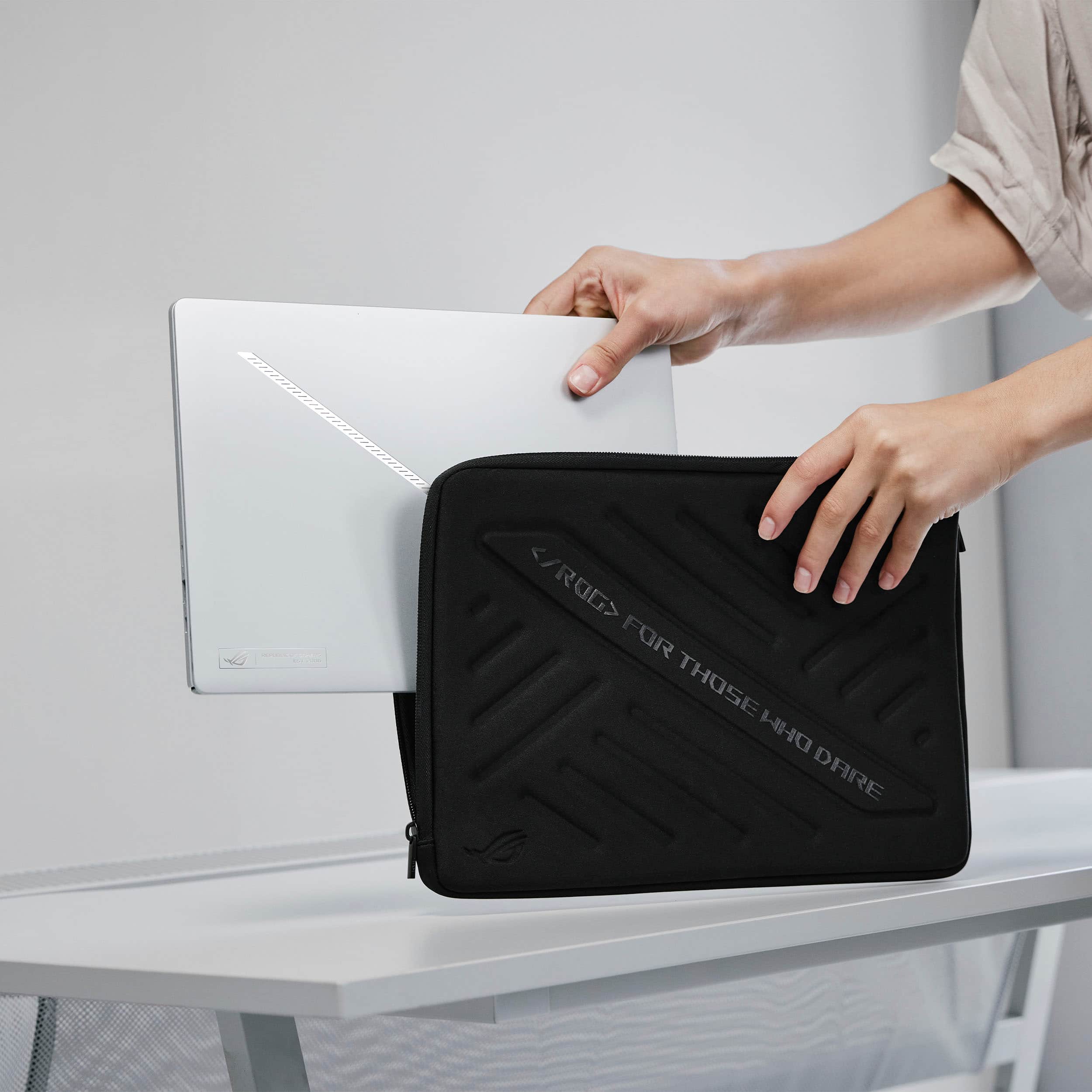 Alt View 15. ASUS - ROG Zephyrus G14 14" OLED 3K 120Hz Gaming Laptop - AMD Ryzen 9 8945HS - 16GB LPDDR5X - NVIDIA GeForce RTX 4060 - 1TB SSD - Platinum White.