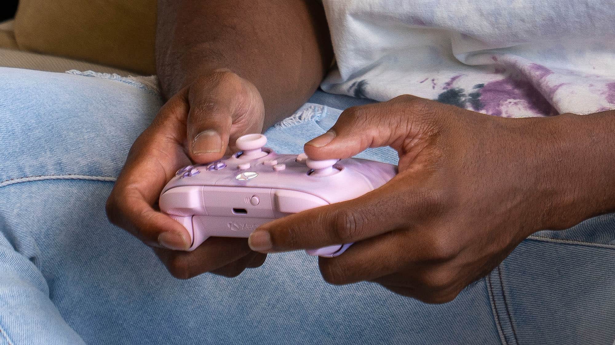 Alt View 14. Microsoft - Xbox Wireless Controller for Xbox Series X, Xbox Series S, Xbox One, Windows Devices - Dream Vapor Special Edition.