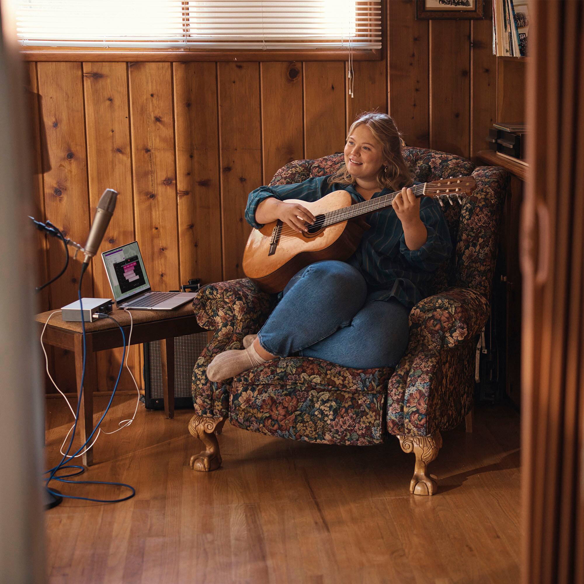 Alt View 14. HP - Envy 2-in-1 14" Full HD Touch-Screen Laptop - Intel Core 7 - 16GB Memory - 512GB SSD - Natural Silver.