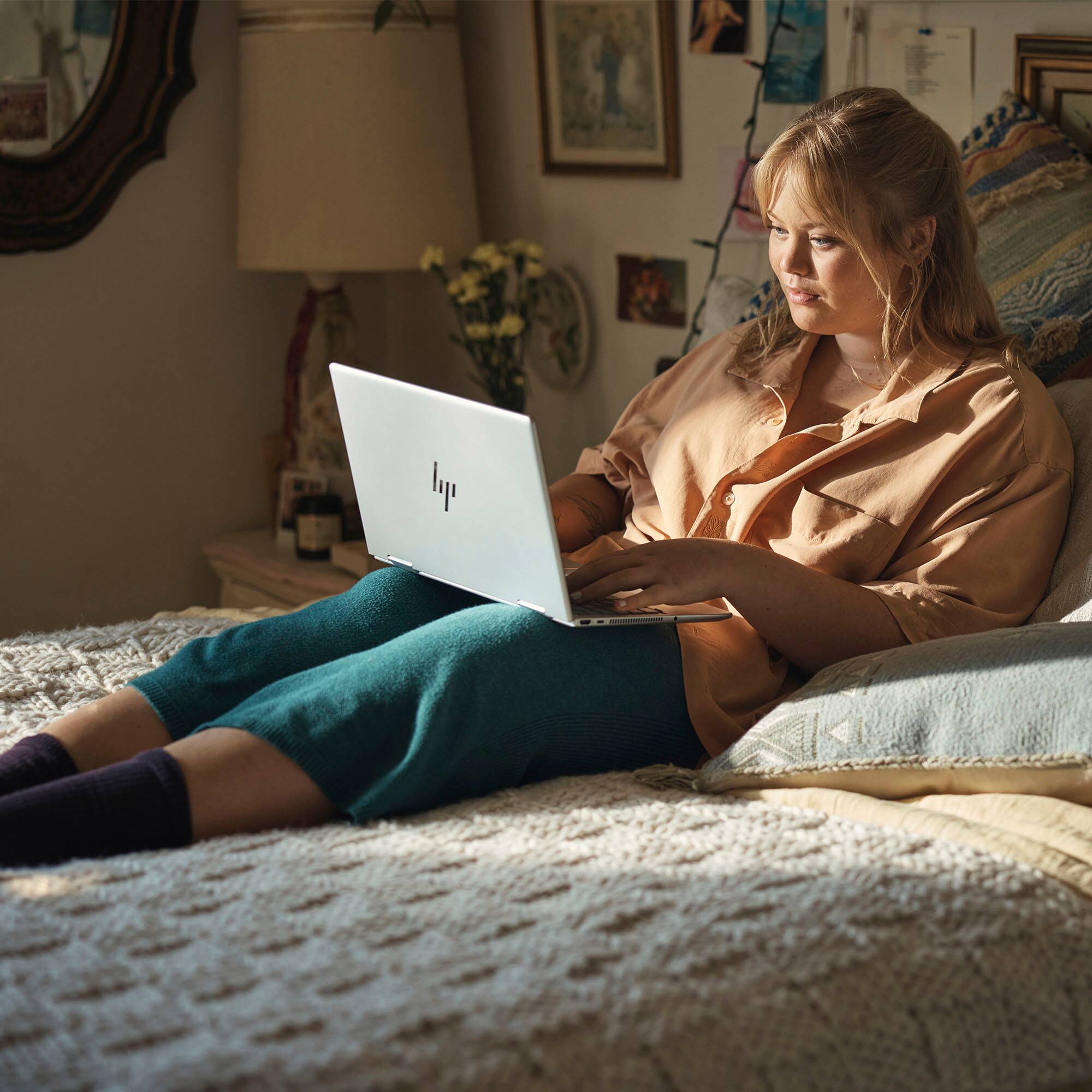 Alt View 13. HP - Envy 2-in-1 14" Full HD Touch-Screen Laptop - Intel Core 5 - 8GB Memory - 512GB SSD - Natural Silver.